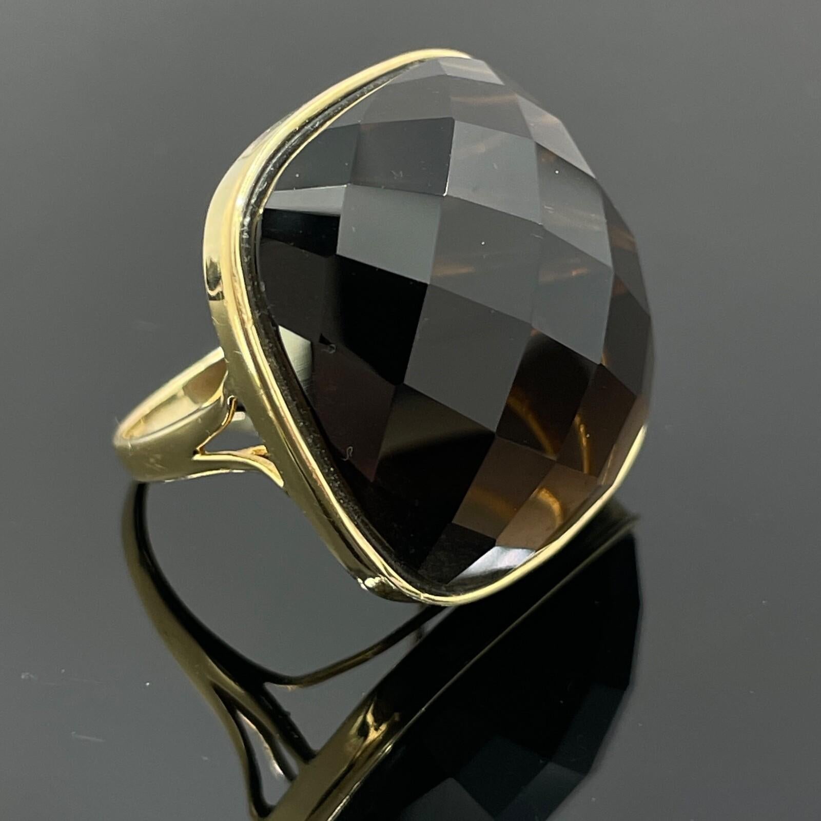 Cabochon Anello in oro giallo 14k con cabochon a scacchiera di quarzo fumé di grandi dimensioni in vendita