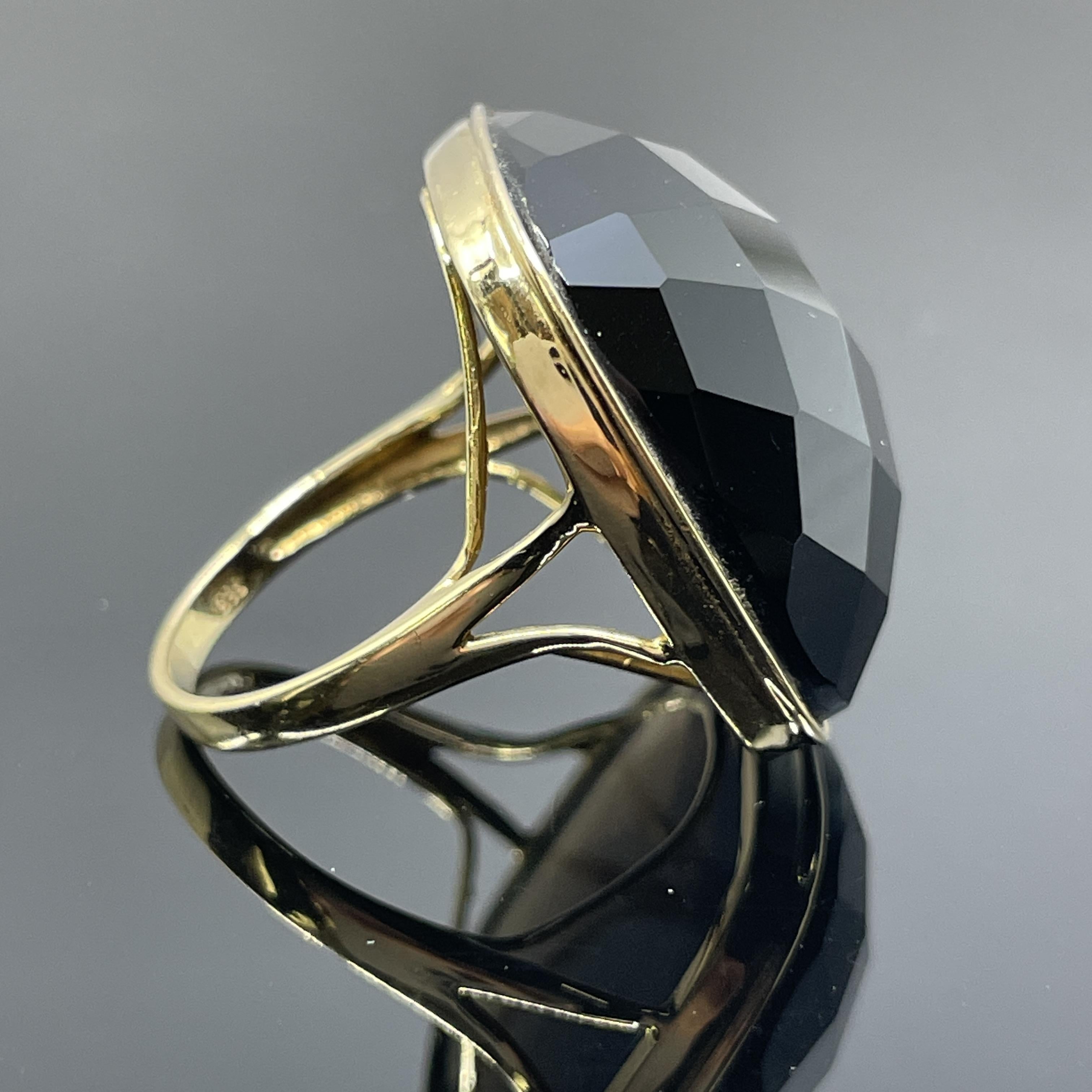 Anello in oro giallo 14k con cabochon a scacchiera di quarzo fumé di grandi dimensioni In condizioni ottime in vendita a Orlando, FL
