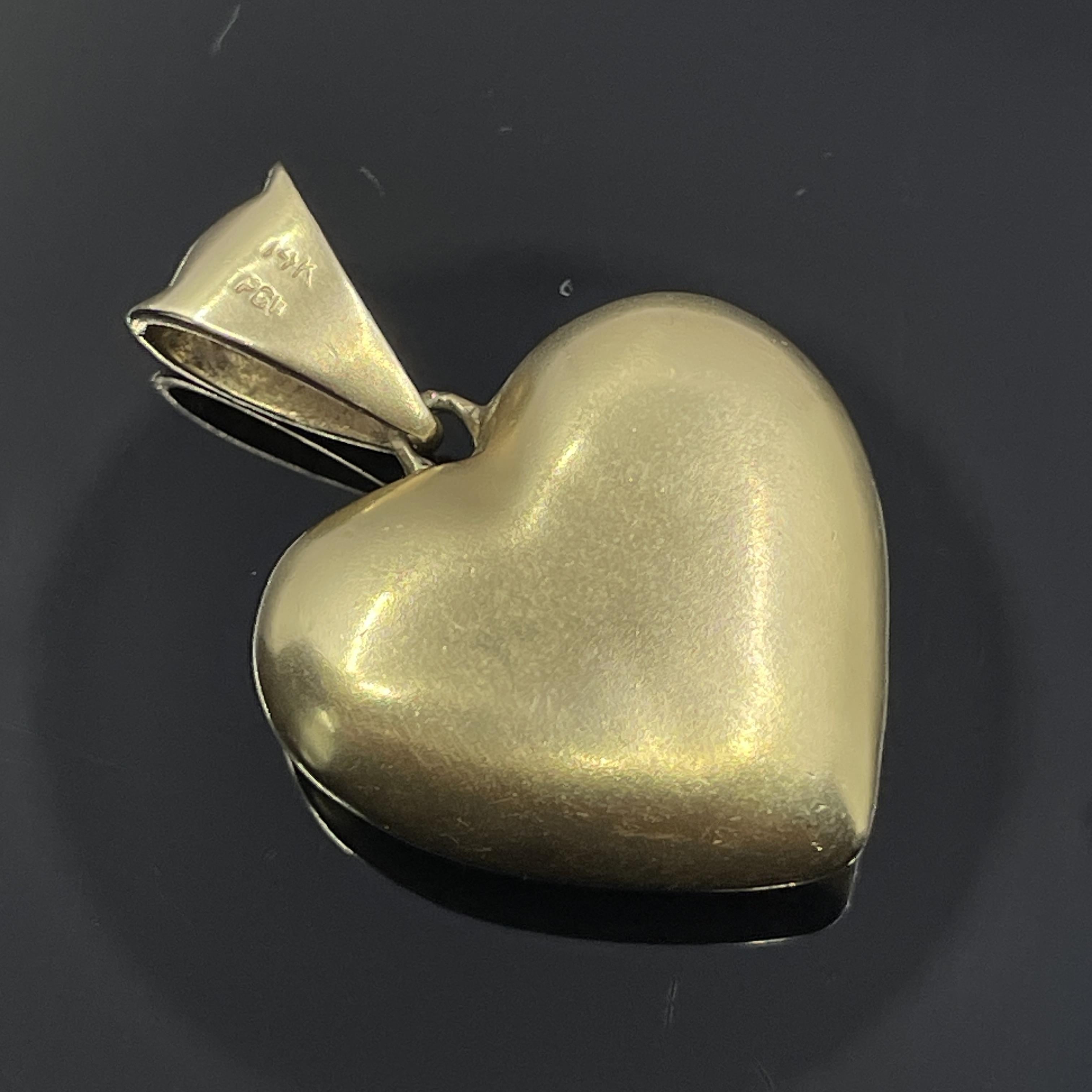 Ciondolo a cuore gonfio con diamante Estate in oro giallo 14k In condizioni buone in vendita a Orlando, FL