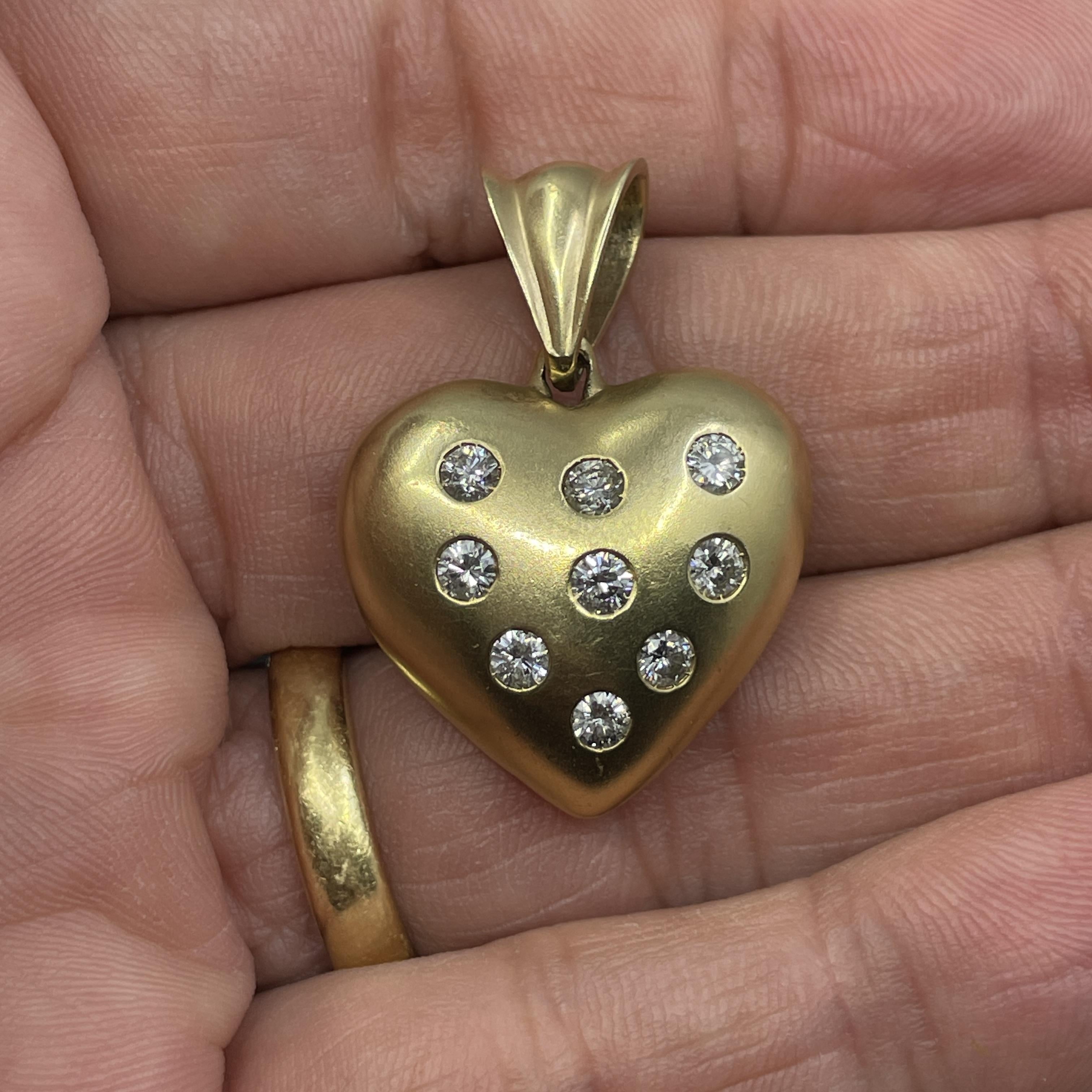 Ciondolo a cuore gonfio con diamante Estate in oro giallo 14k in vendita 1