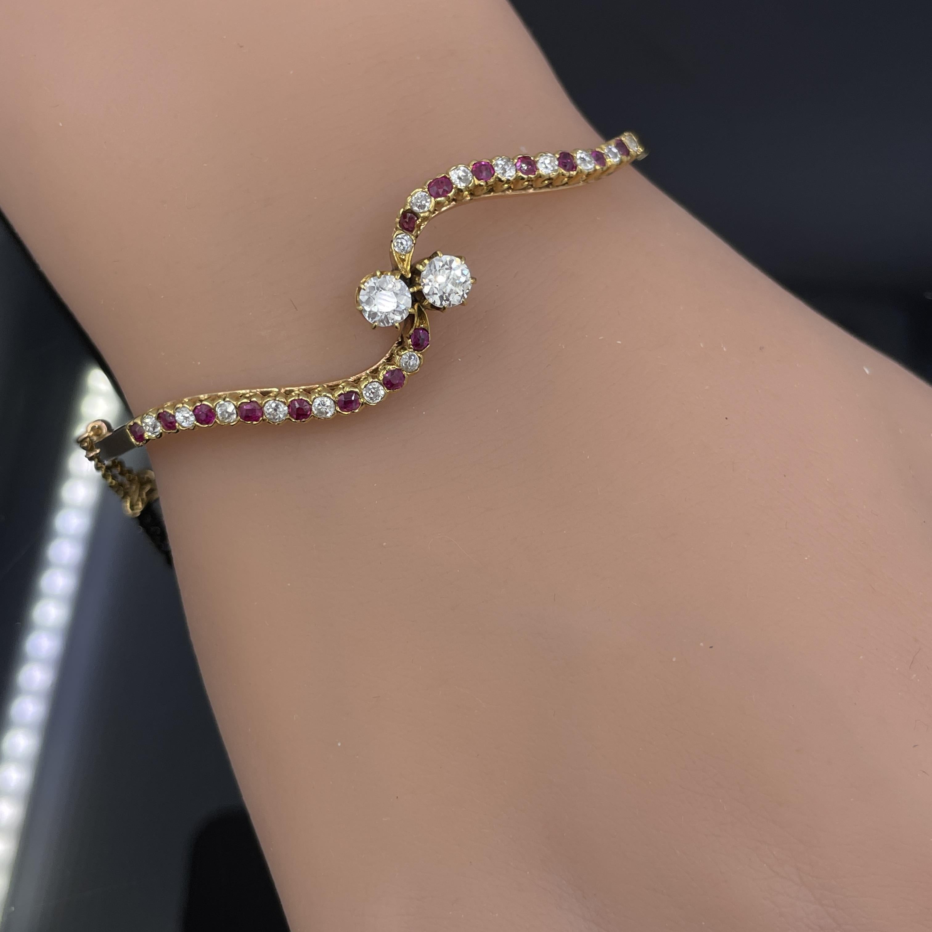 Antiguo brazalete victoriano de diamantes y rubíes de oro rosa de 14k en venta 2