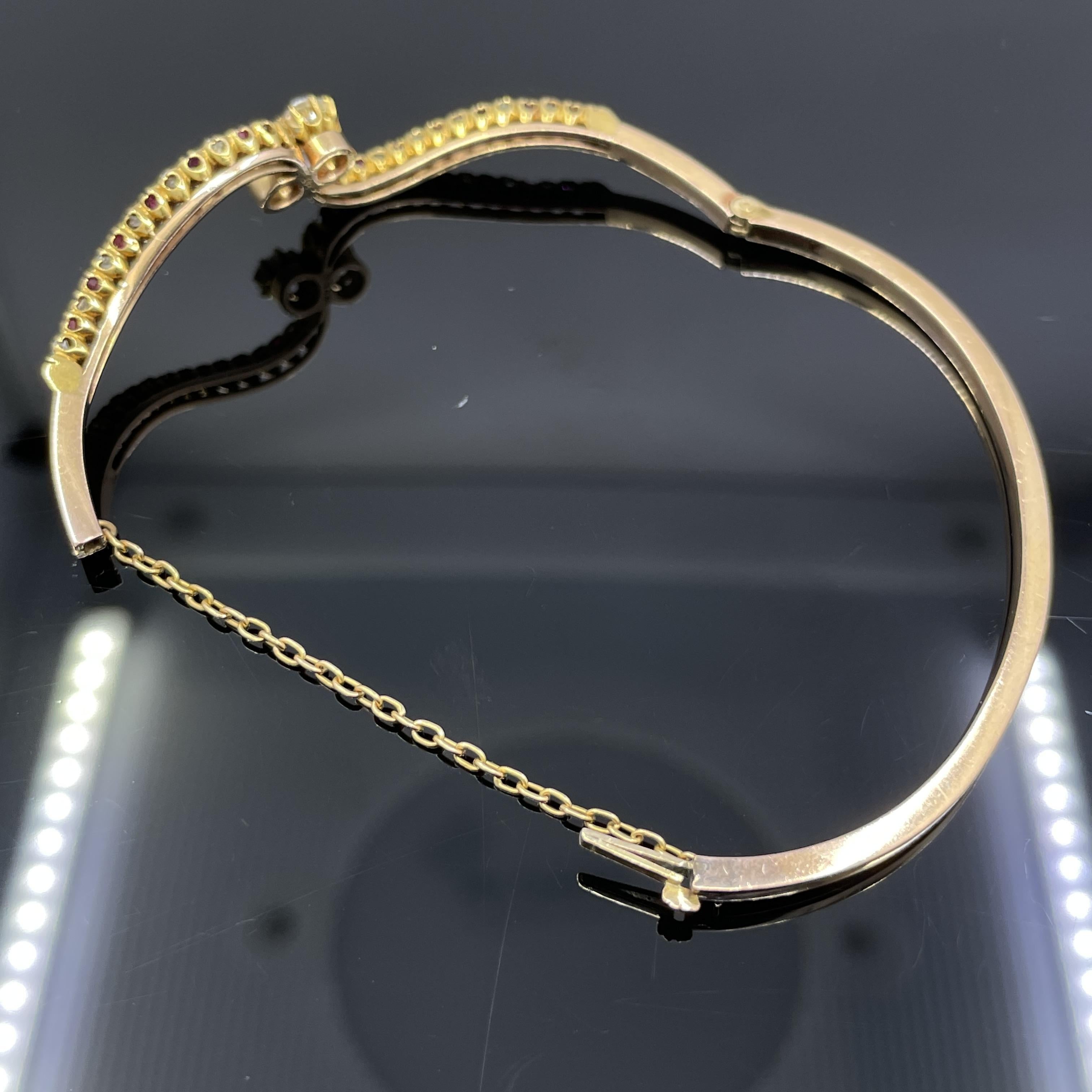 Antiguo brazalete victoriano de diamantes y rubíes de oro rosa de 14k en venta 1