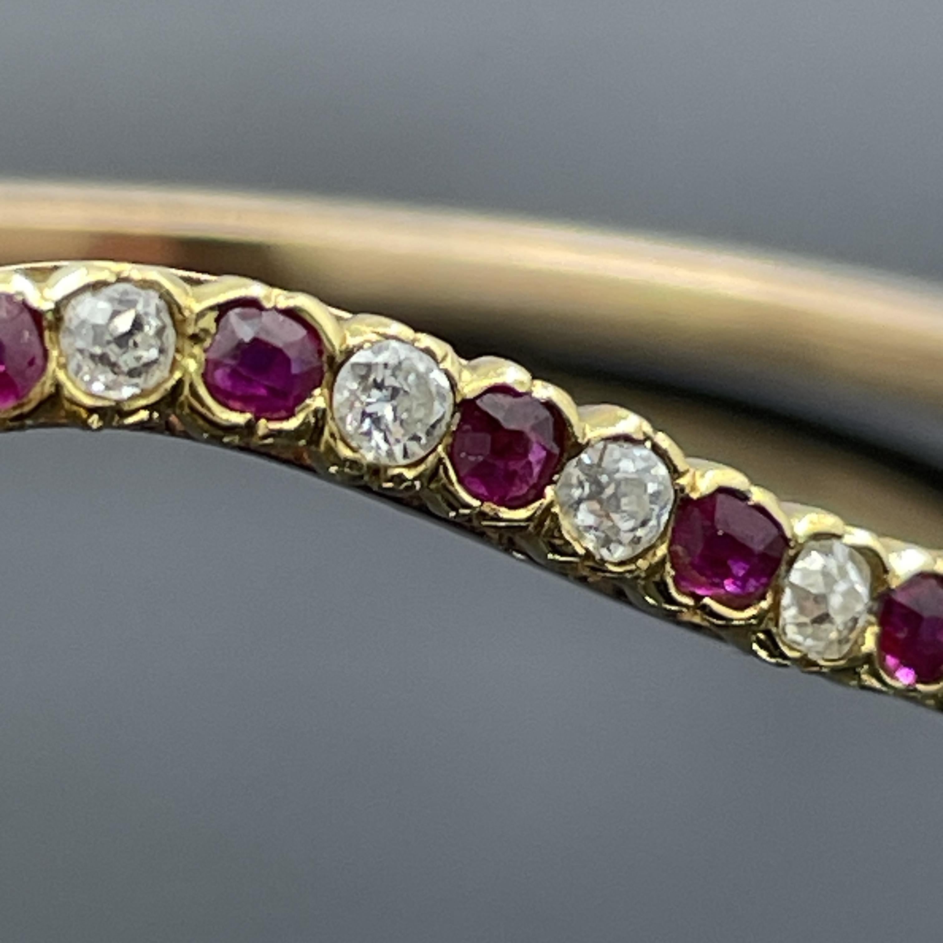Antiguo brazalete victoriano de diamantes y rubíes de oro rosa de 14k Victoriano en venta