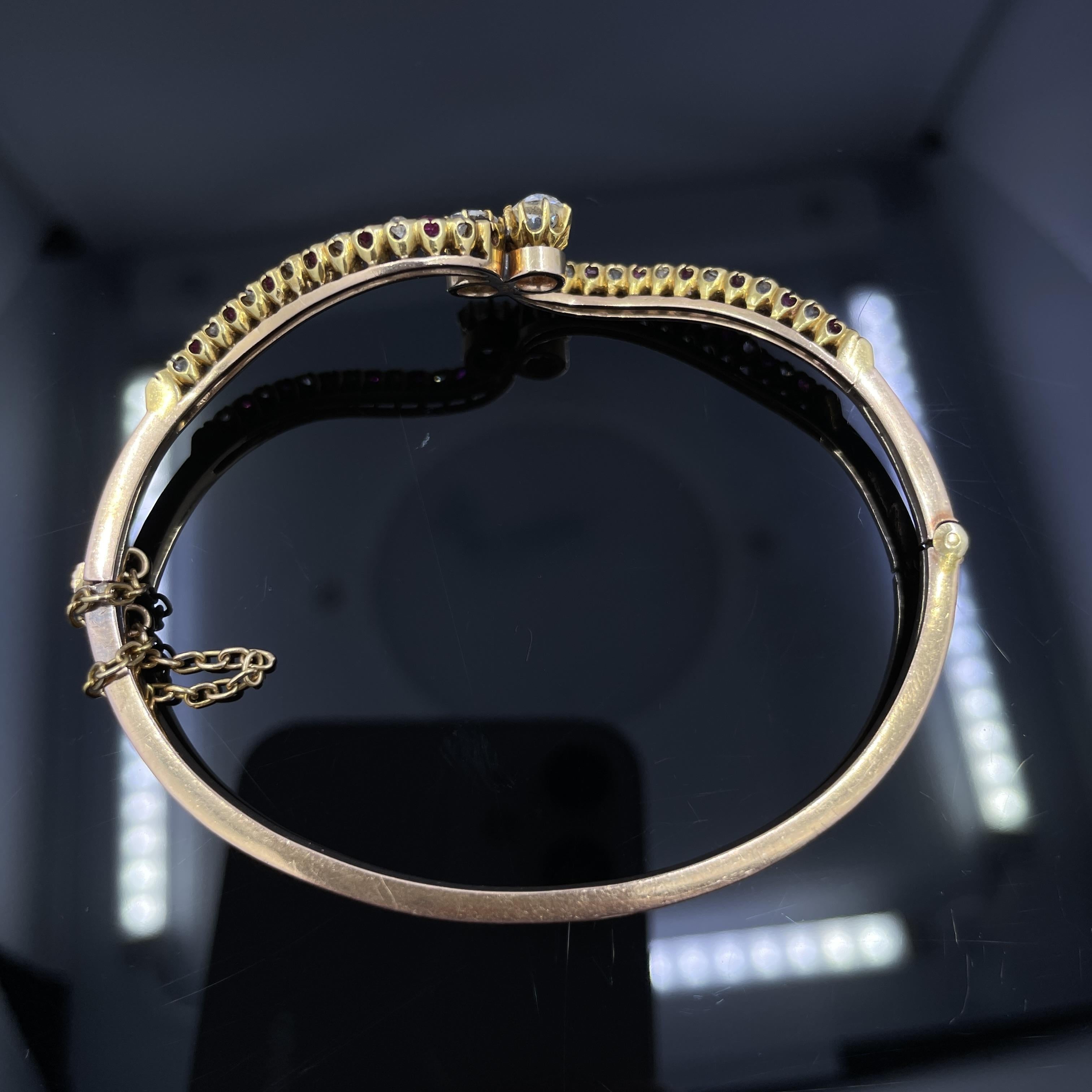 Antiguo brazalete victoriano de diamantes y rubíes de oro rosa de 14k Corte europeo antiguo en venta