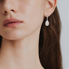 Boucles d'oreilles « Diamond Drop » en lucite, or blanc 18 carats, 1,45 carat au total