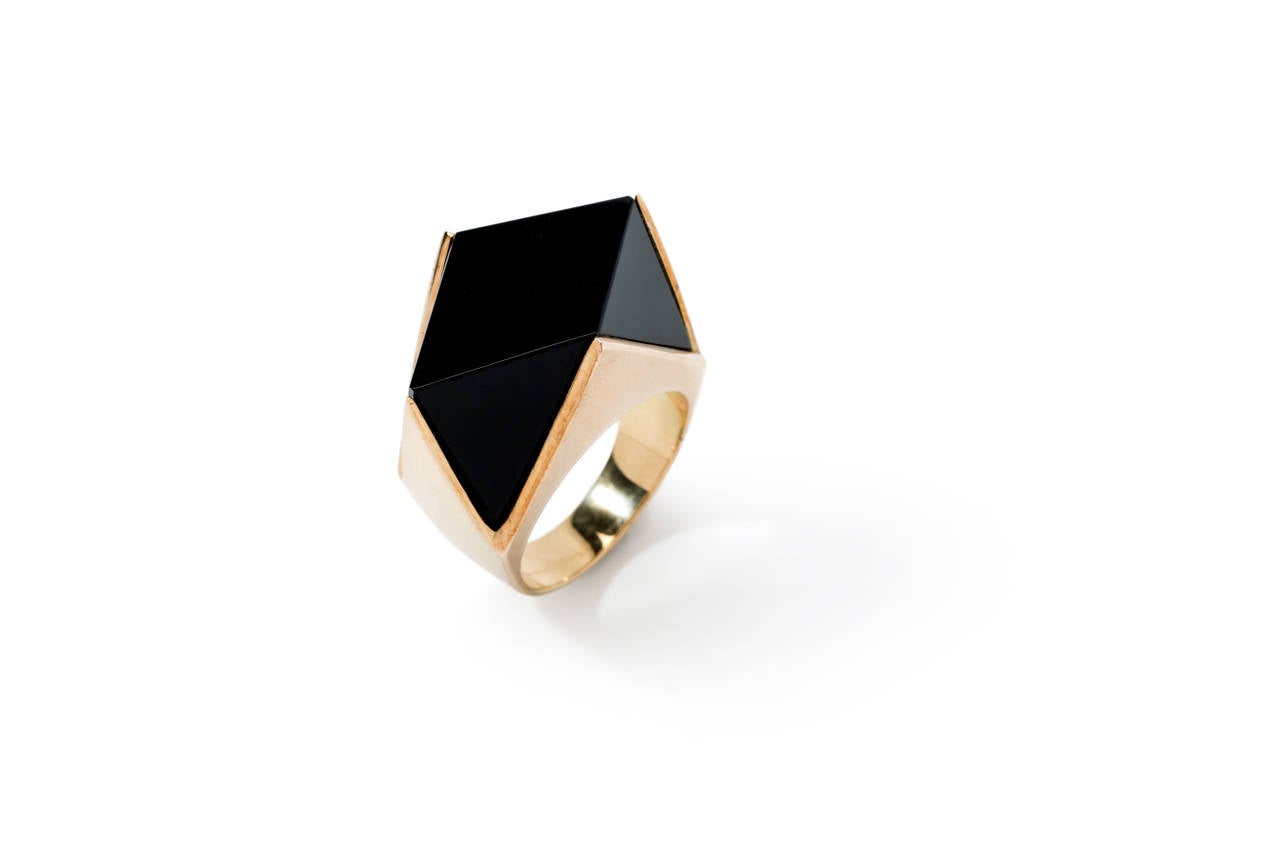 USA, circa 1985. Geometric form, modern design. Onyx mounted In 14 carat yellow-gold. Hallmarked with the purity 585. 
Dimensions: 0.91 x 0.71 in ( 2,3 x 1,8 cm ), Height: 0.47 in ( 1,2 cm ). Ring size: 56 ( US 7 1/2 ). Resizable.
