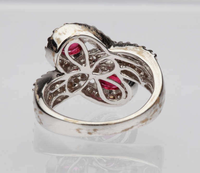 Elegant Ruby Diamond Gold Bypass Ring In Excellent Condition In Berlin, DE