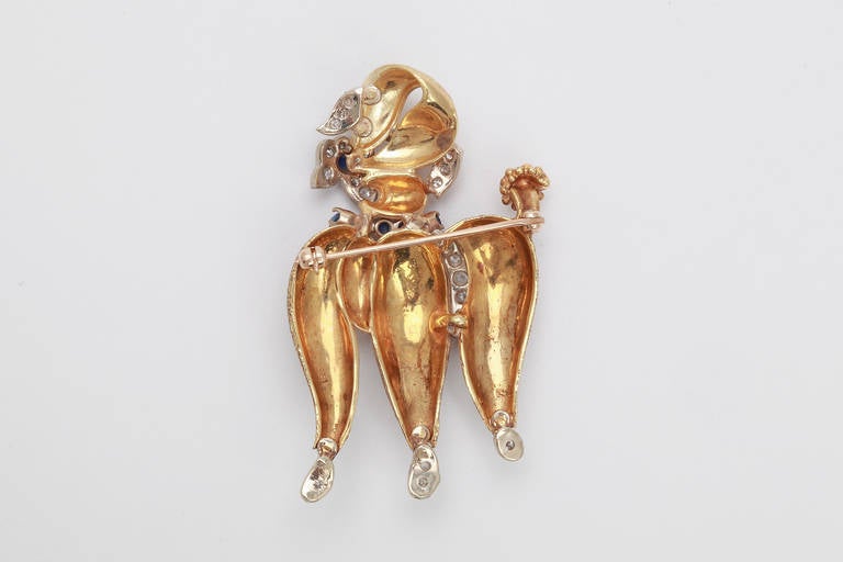 Taille ronde Broche caniche en or avec saphirs et diamants, années 1940 en vente