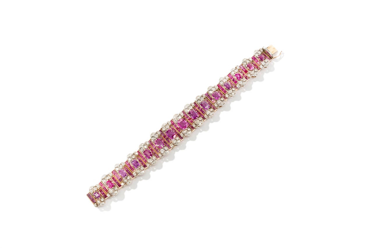 An Opulent Pink Sapphire Diamond Gold Bracelet In Good Condition In Berlin, DE