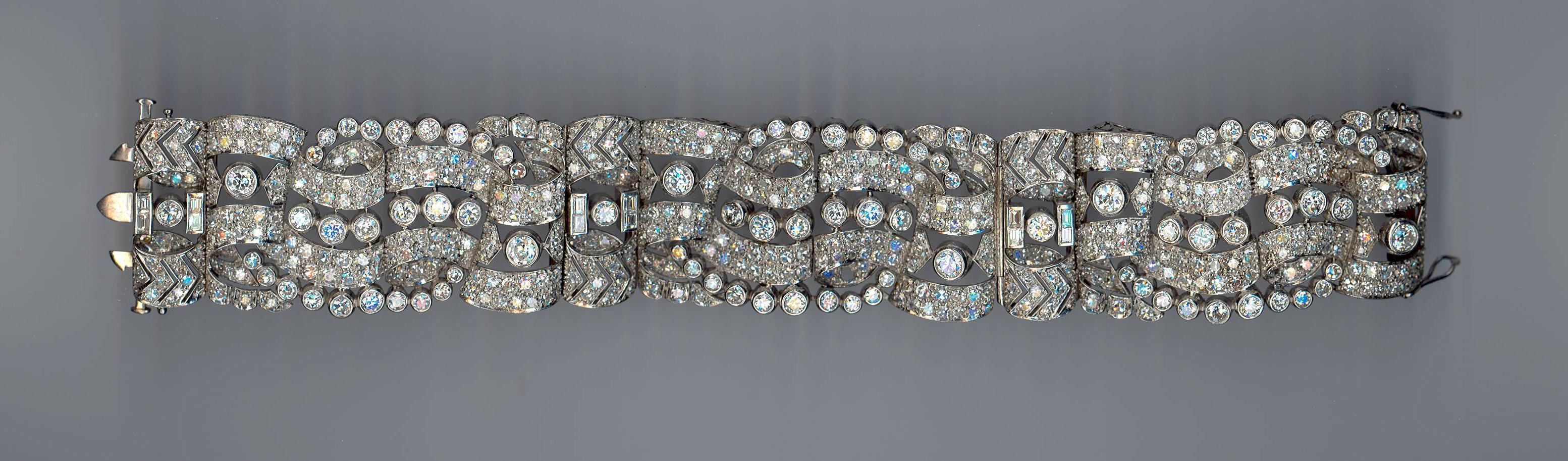 Art Deco Diamond Platinum Bracelet In Excellent Condition For Sale In Berlin, DE