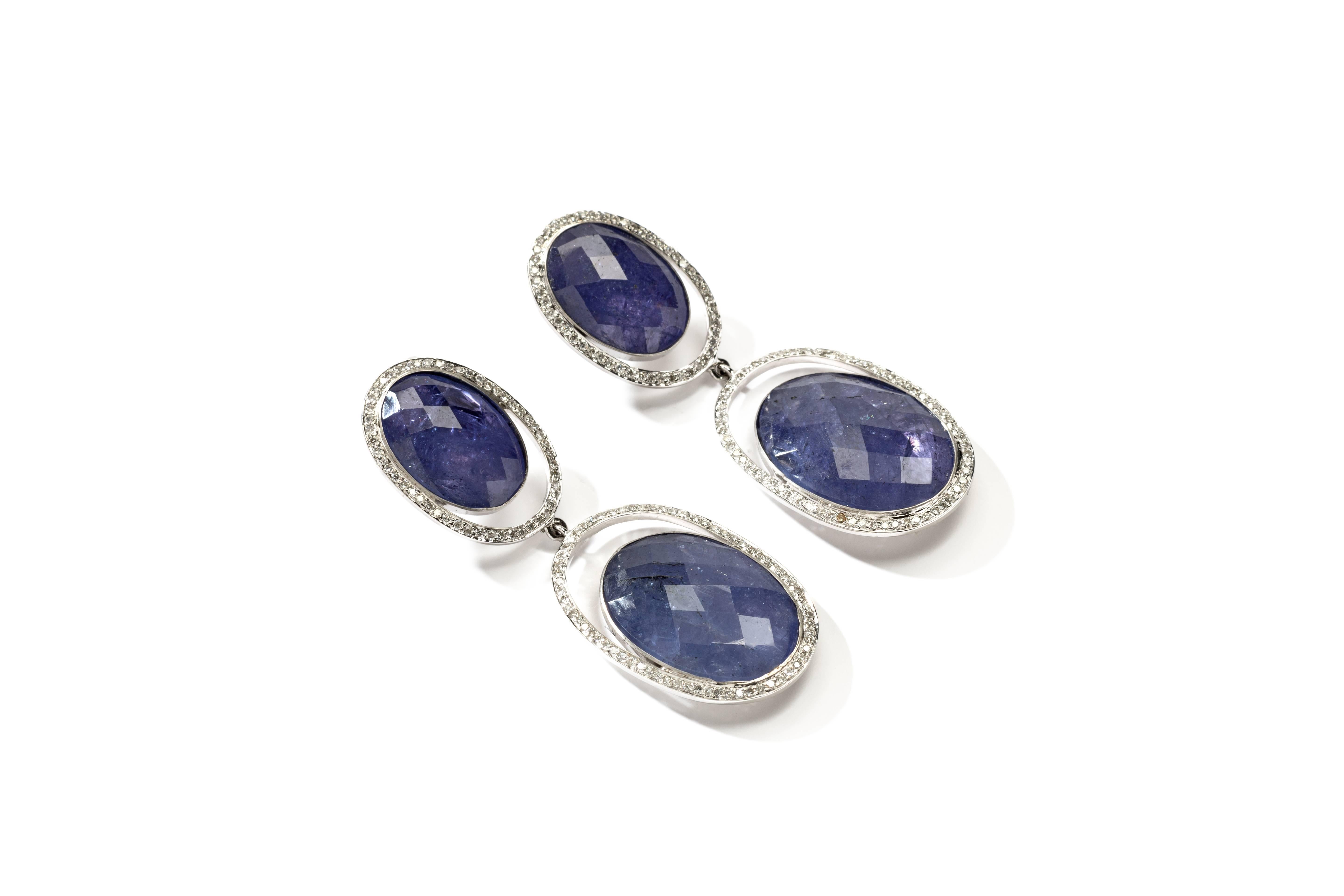 Europe, 2nd half of the 20th century. Set with 4 faceted tanzanite weighing approximately 32,90 ct. and 234 brilliant-cut diamonds with a total weight of circa 0.71 ct. Mounted in 18K white gold and marked with 750. Total weight: 16,2 g. Dimensions: