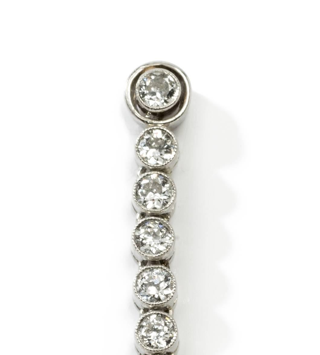 1920s Diamond Platinum Dangle Earrings In Excellent Condition For Sale In Berlin, DE