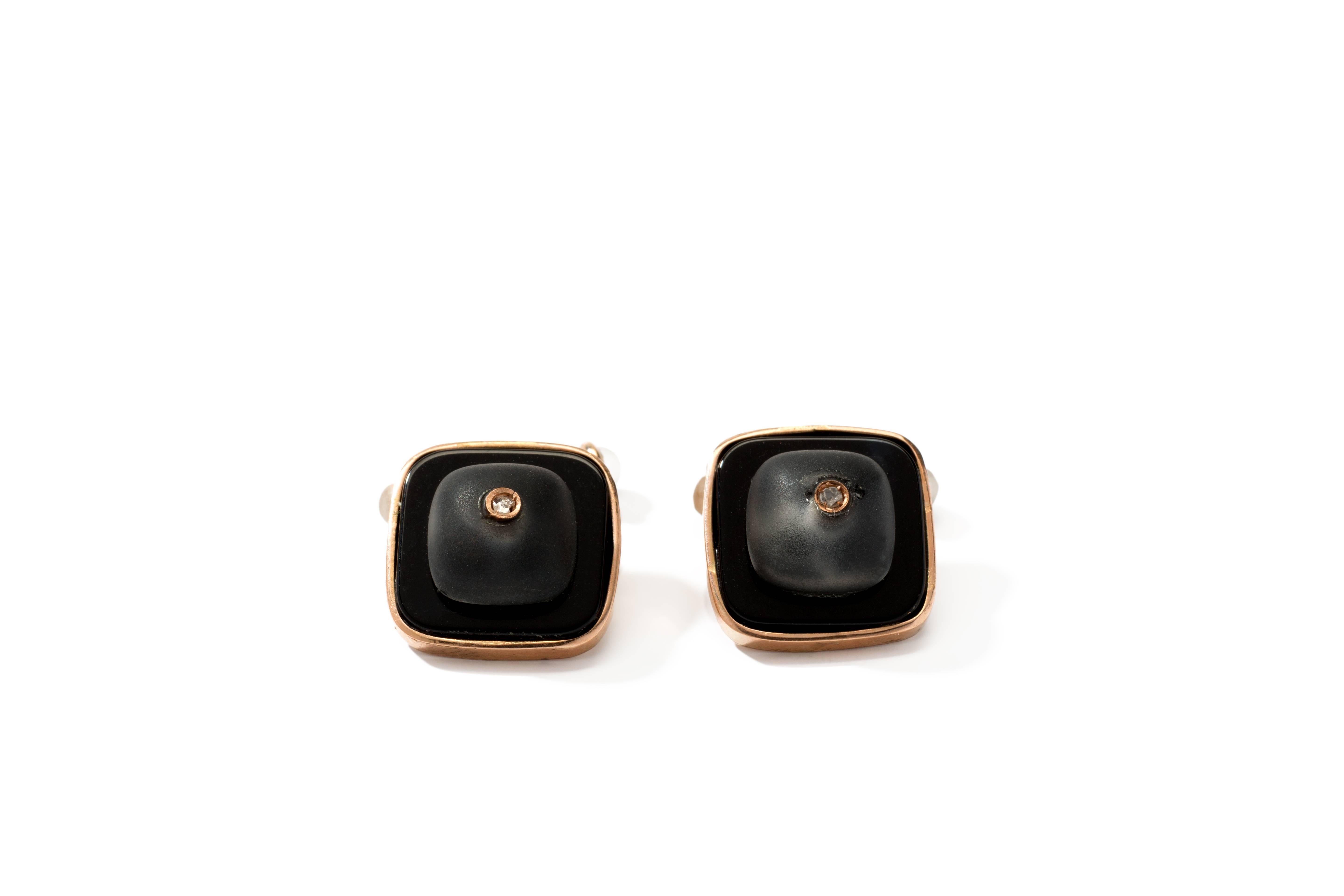 Italy, circa 1970s. 9 ct. red gold cufflinks with rock crystal cabochons and onyx. Central rose-cut diamonds. 
Total weight: 8,8 g. Length: 1.1 in ( 2,8 cm ) Button measurements: 0.63 x 0.63 in ( 1,6 x 1,6 cm )
