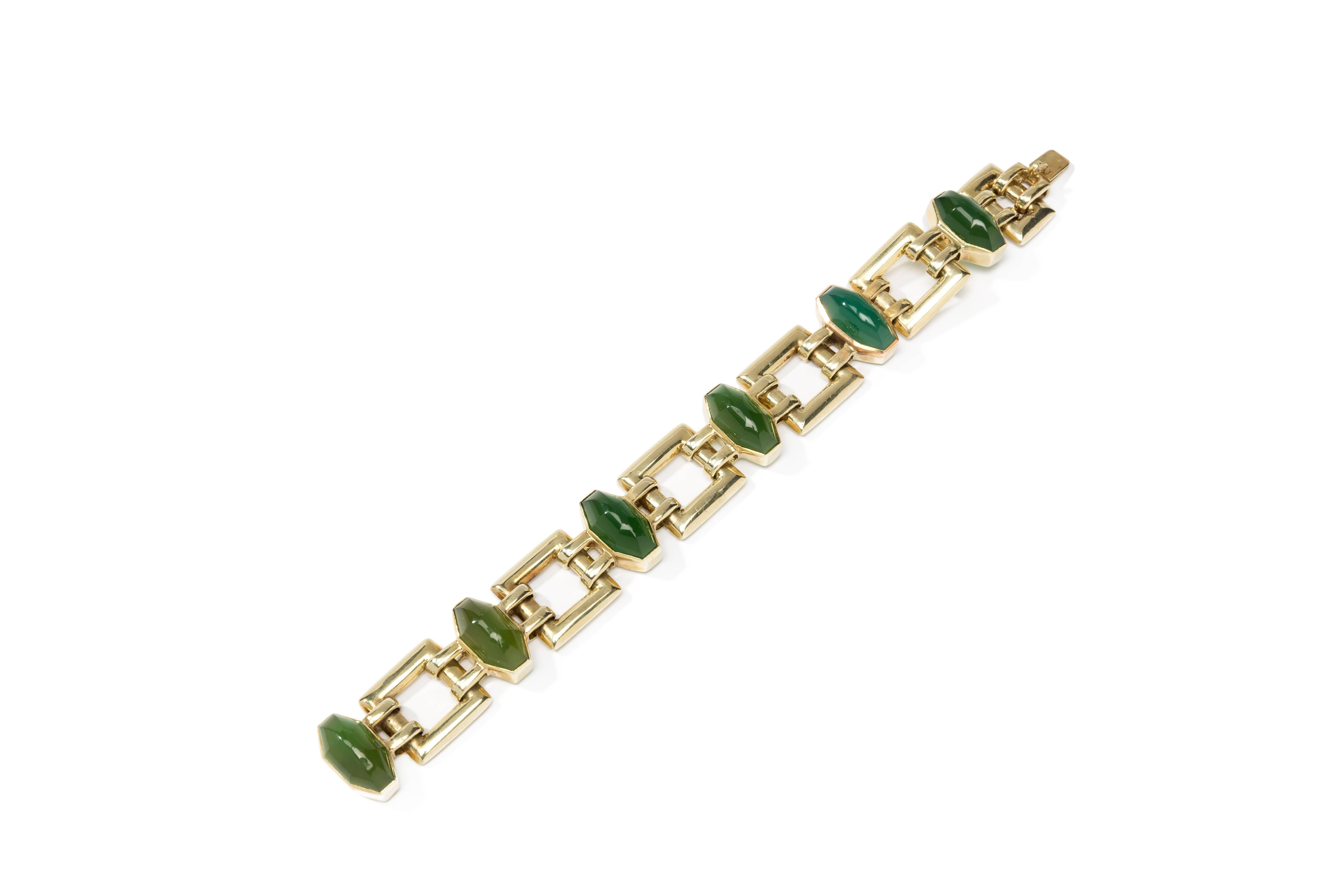 Bracelet with 6 oval shaped chrysoprase. Mounted in 18- and 14K yellow gold. Hallmarked on the back: horse's head. Total weight: 55,96 g. 
Width: 0.79 in ( 2 cm ), Length: 8.07 in ( 20,5 cm )