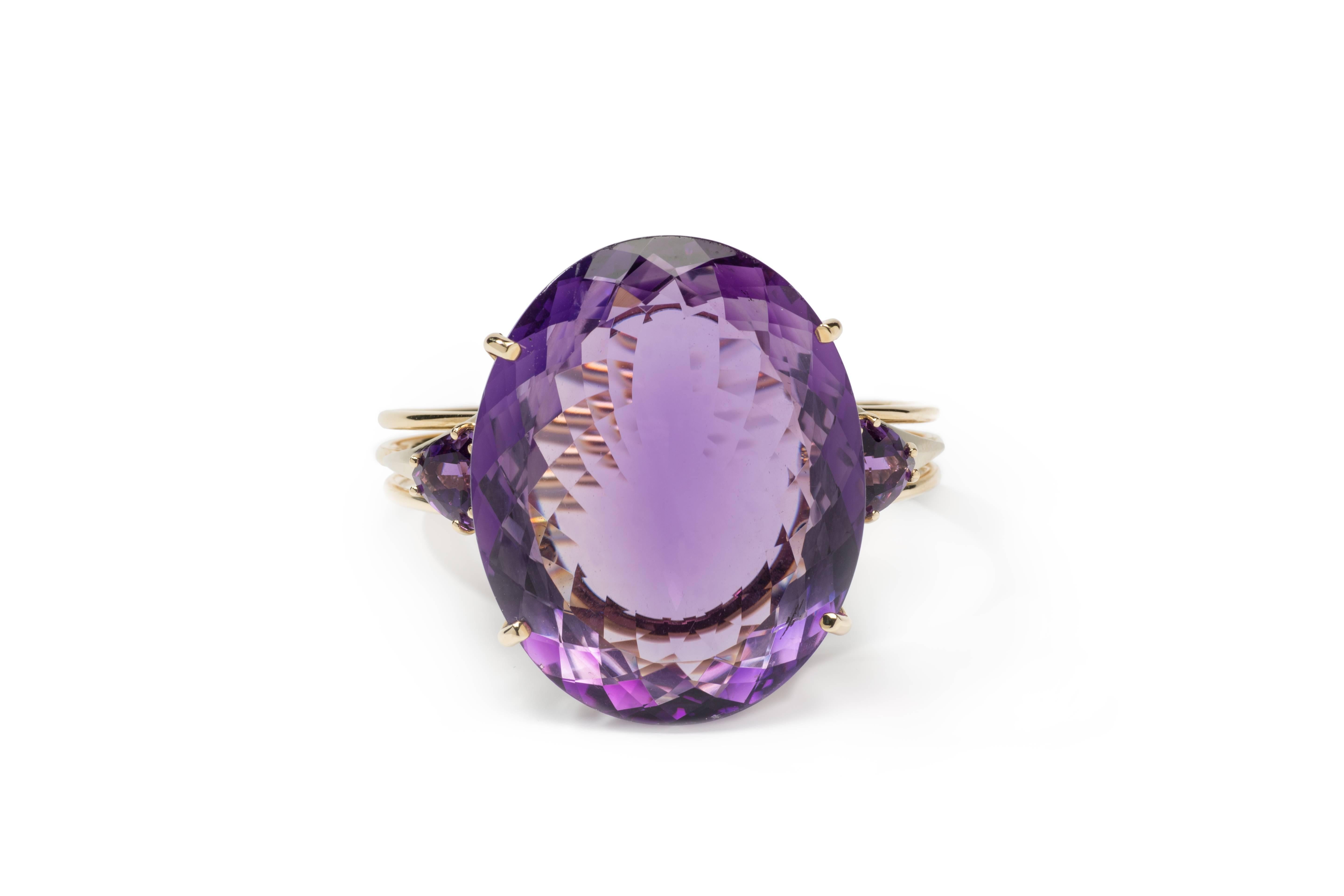 Attractive design with magnificent amethyst 1.95 x 1.57 x 0.68 in ( 49,6 x 39,8 x 17,2 mm ). 
On both sides 2 triangle-shape amethysts. Made in 18K yellow gold. Total weight 76,1 g. 1.85 x  2.24 in ( 4,7 x 5,7 cm )