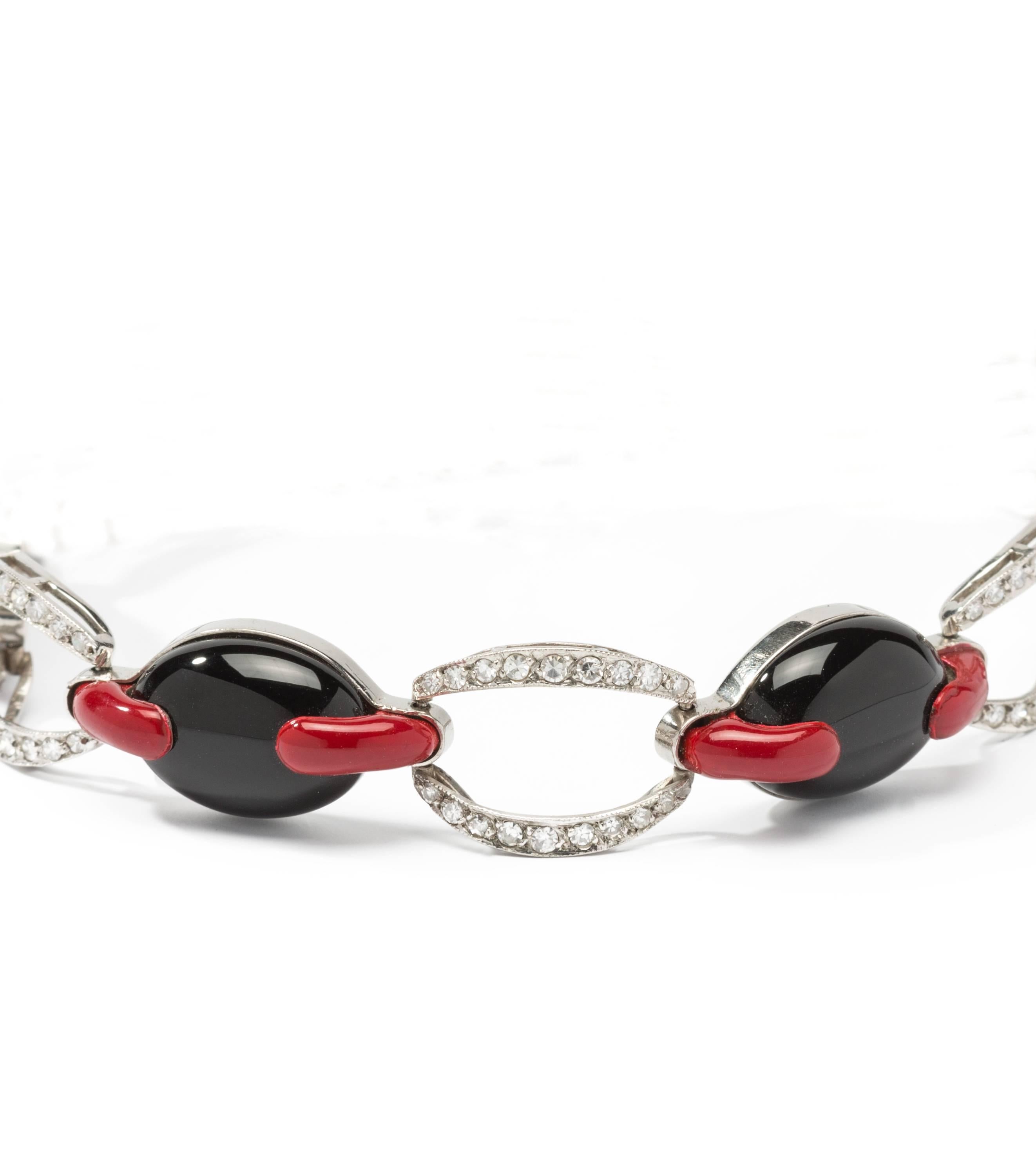 Taille ovale Bracelet en platine de style Art déco avec diamants et onyx en vente