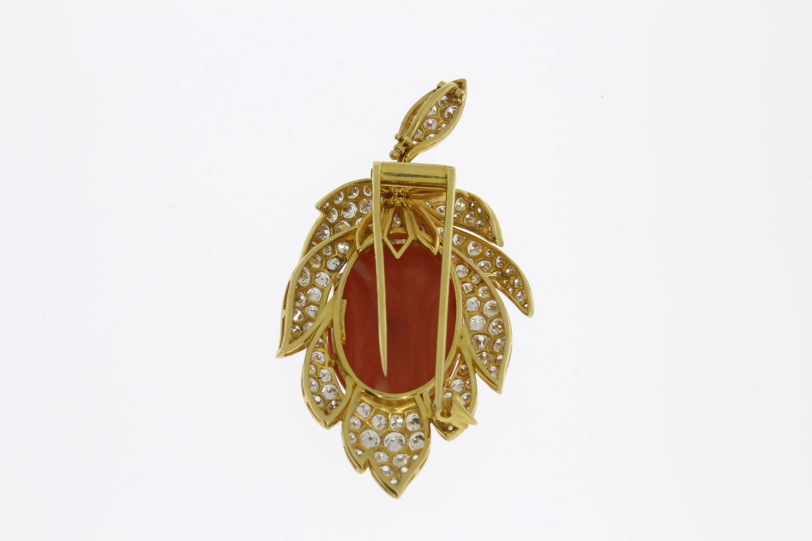 Coral Diamond Gold Brooch Pendant, 1960s In Excellent Condition For Sale In Berlin, DE