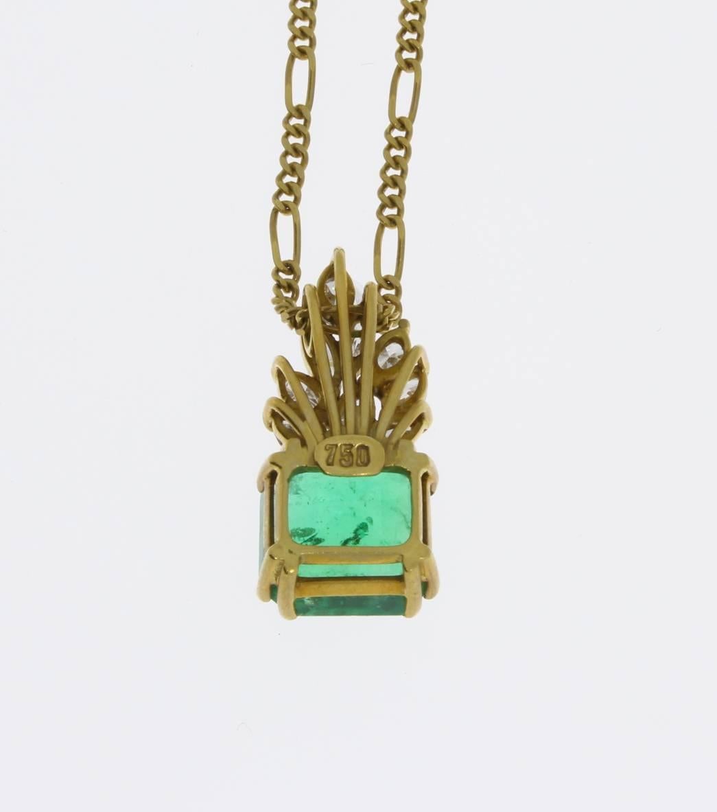 Emerald Diamond 18 Carat Gold Pendant In Excellent Condition For Sale In Berlin, DE