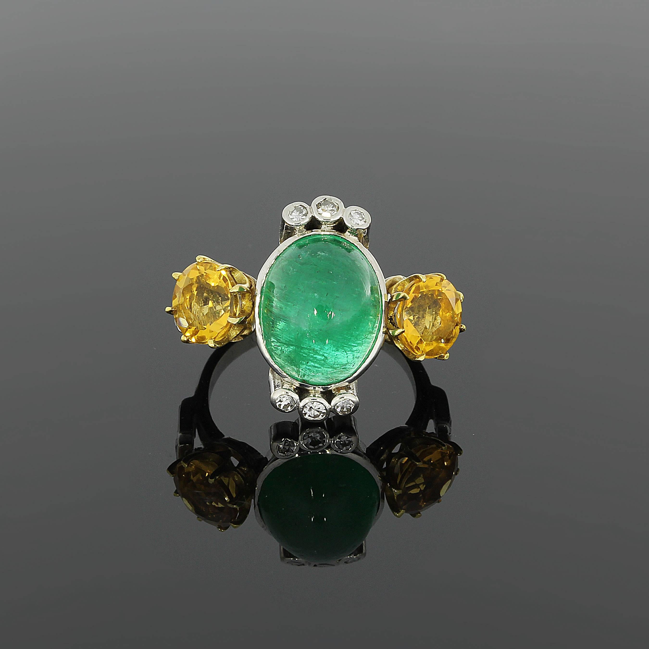 Set with oval shape columbian emerald cabochon. The center stone is flanked by 2 citrines and decorated by 6 brilliant-cut diamonds. Enhanced by 2 baguette-cut diamonds and 2 trapezoid shape diamonds. Totally circa 0,50 ct. Weight: 5,58 g.