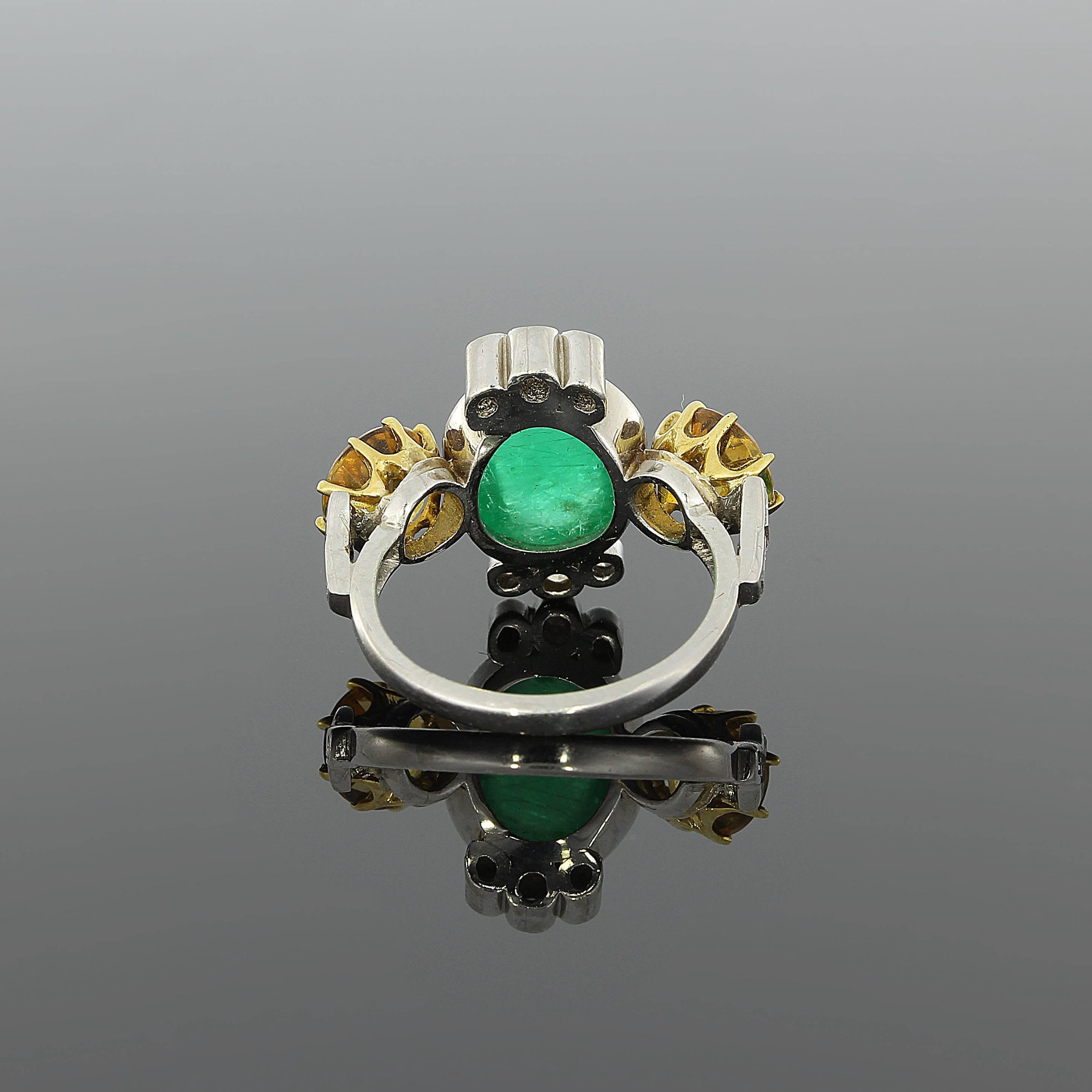 1940s Emerald Cabochon Citrine Diamond Gold Ring In Excellent Condition For Sale In Berlin, DE