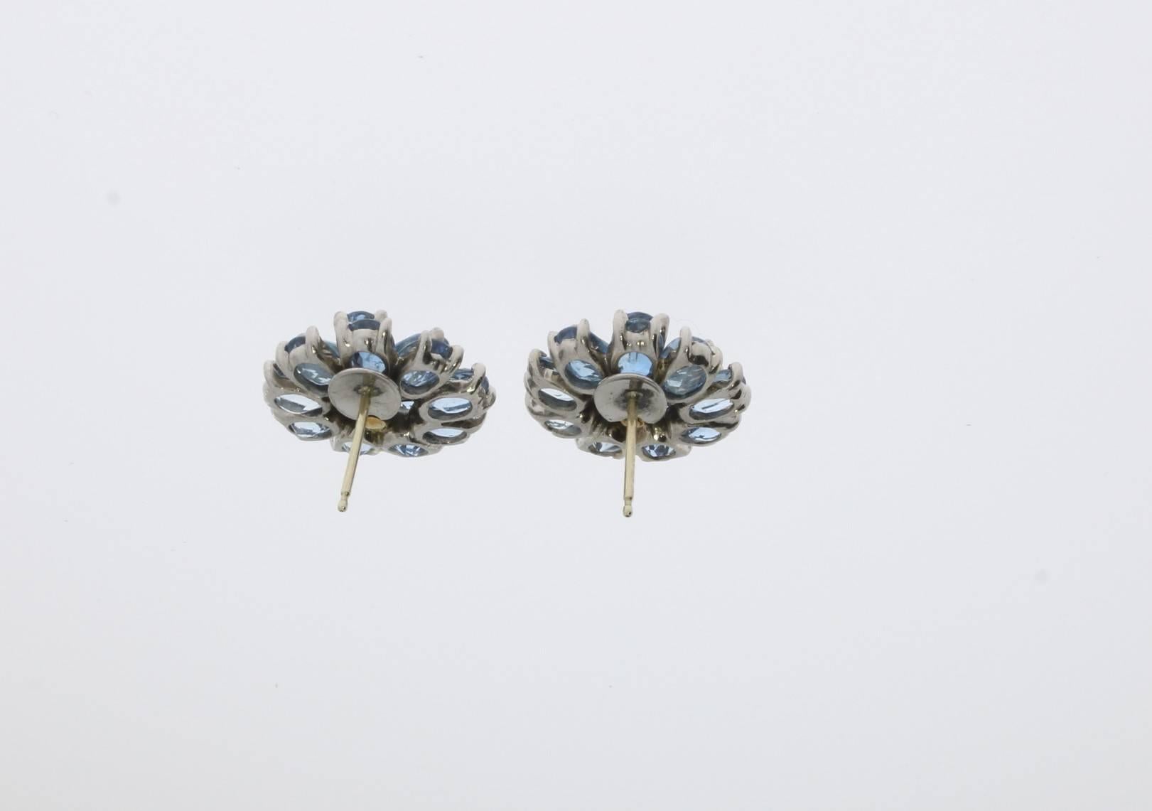 Floral Shape Aquamarine Diamond Gold Stud Earrings In Excellent Condition For Sale In Berlin, DE