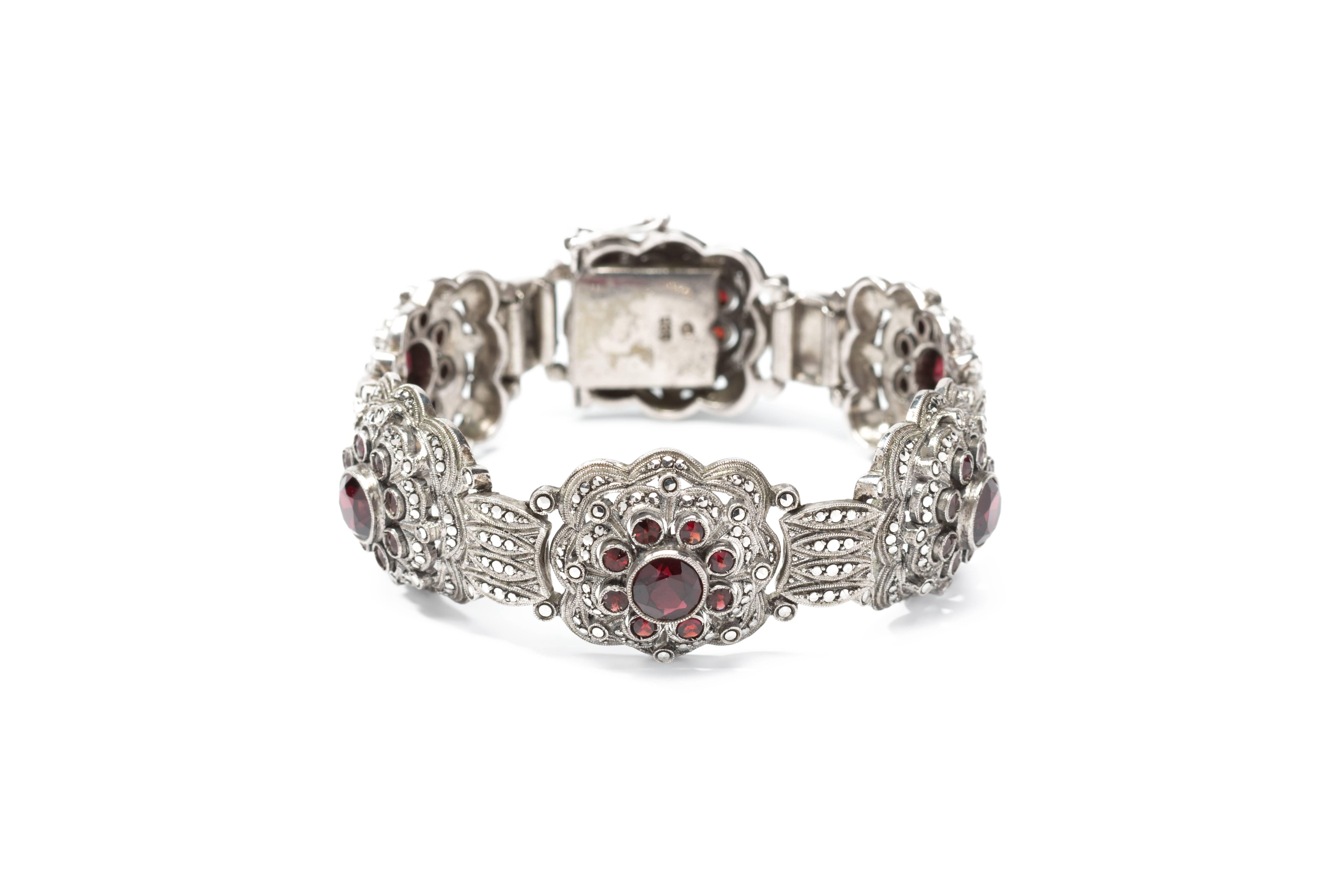 The multifaceted 53 round garnet decorated by marcasite stones. Mounted in silver. On the clasp marked: 925 and the Fahrner mark. Total weight: 46,2 g.
Length: 6.89 in ( 17,5 cm ), Width: 0.83 in ( 2,1 cm )