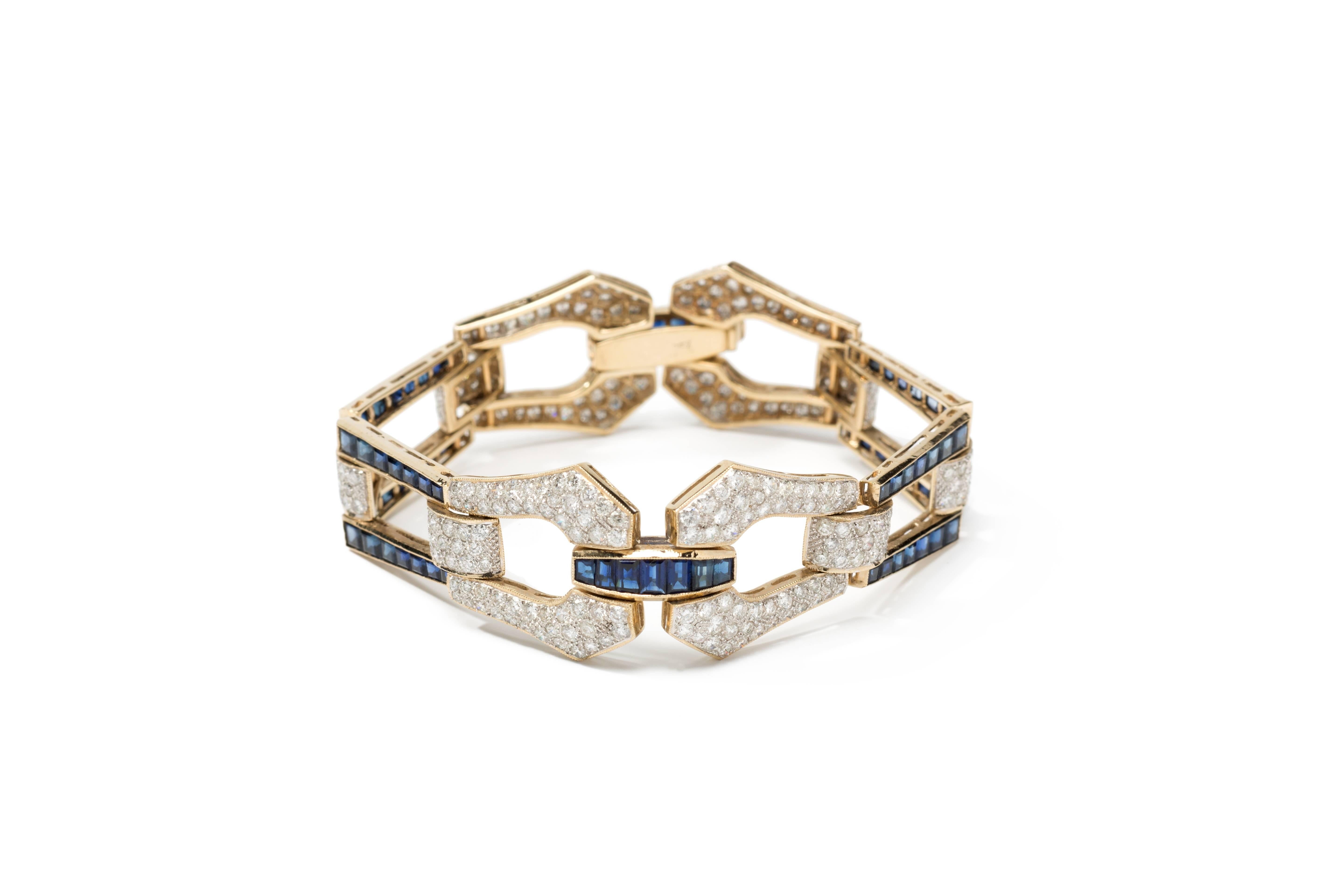 Art Deco Style design. Ten rows of 70 carré-cut sapphire weighing circa 11,0 ct. 310 brilliant-cut pavé set diamonds weighing ca. 5,45 ct. Mounted in 18 K yellow- and white gold. Marked with the purity 750 on the clasp. 
Total weight: 22,30 g.