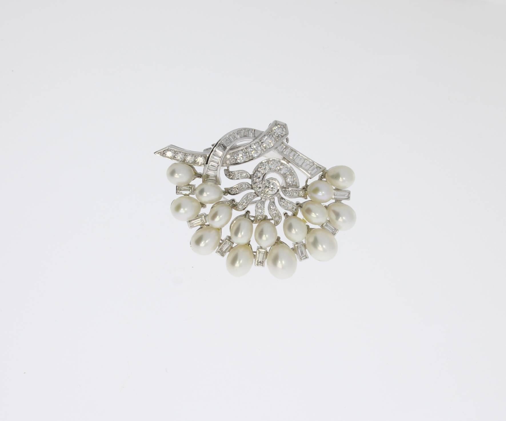 Art Deco Pearl Diamond Gold Brooch Clip In Excellent Condition In Berlin, DE