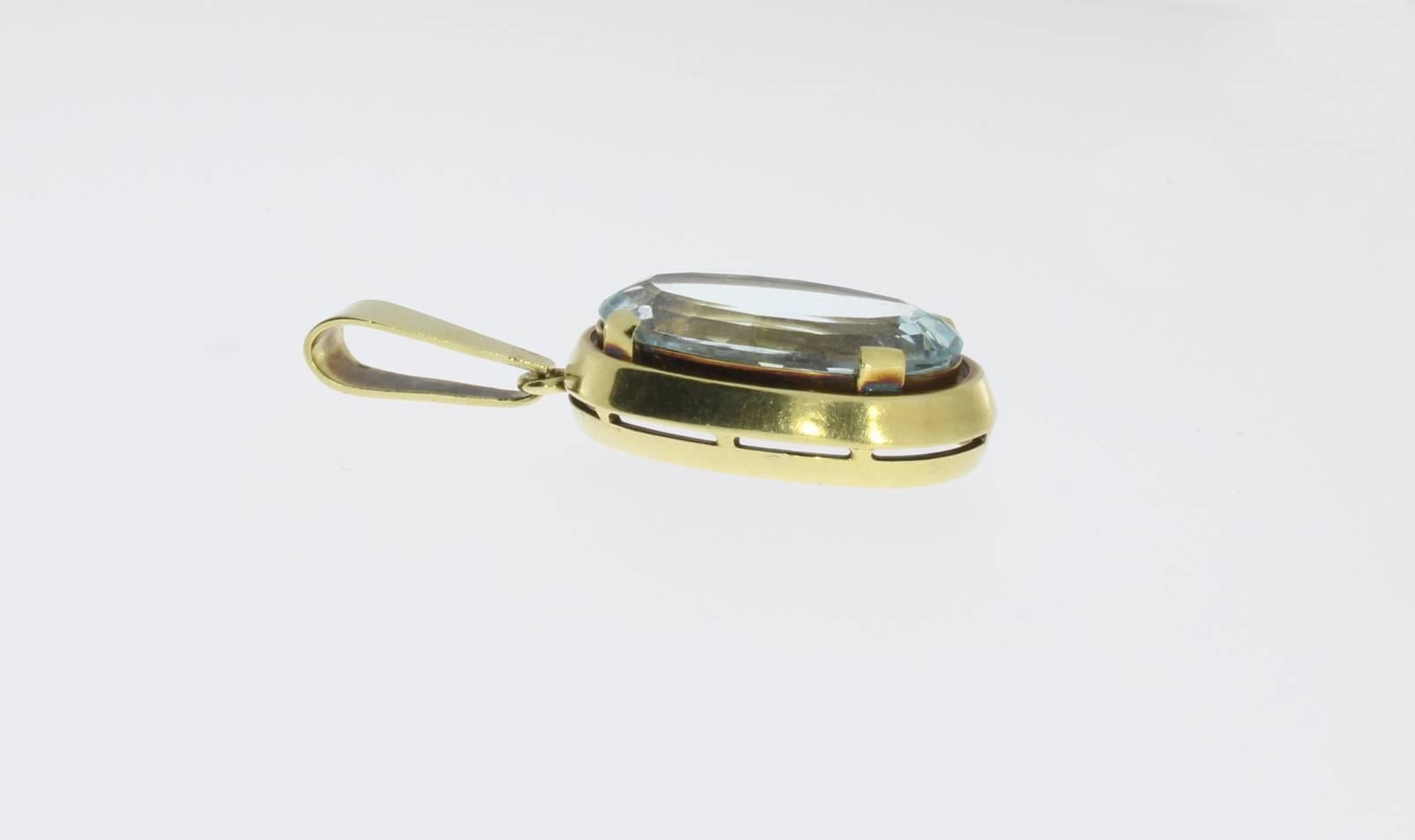 Aquamarin-Gold-Anhänger (Ovalschliff) im Angebot
