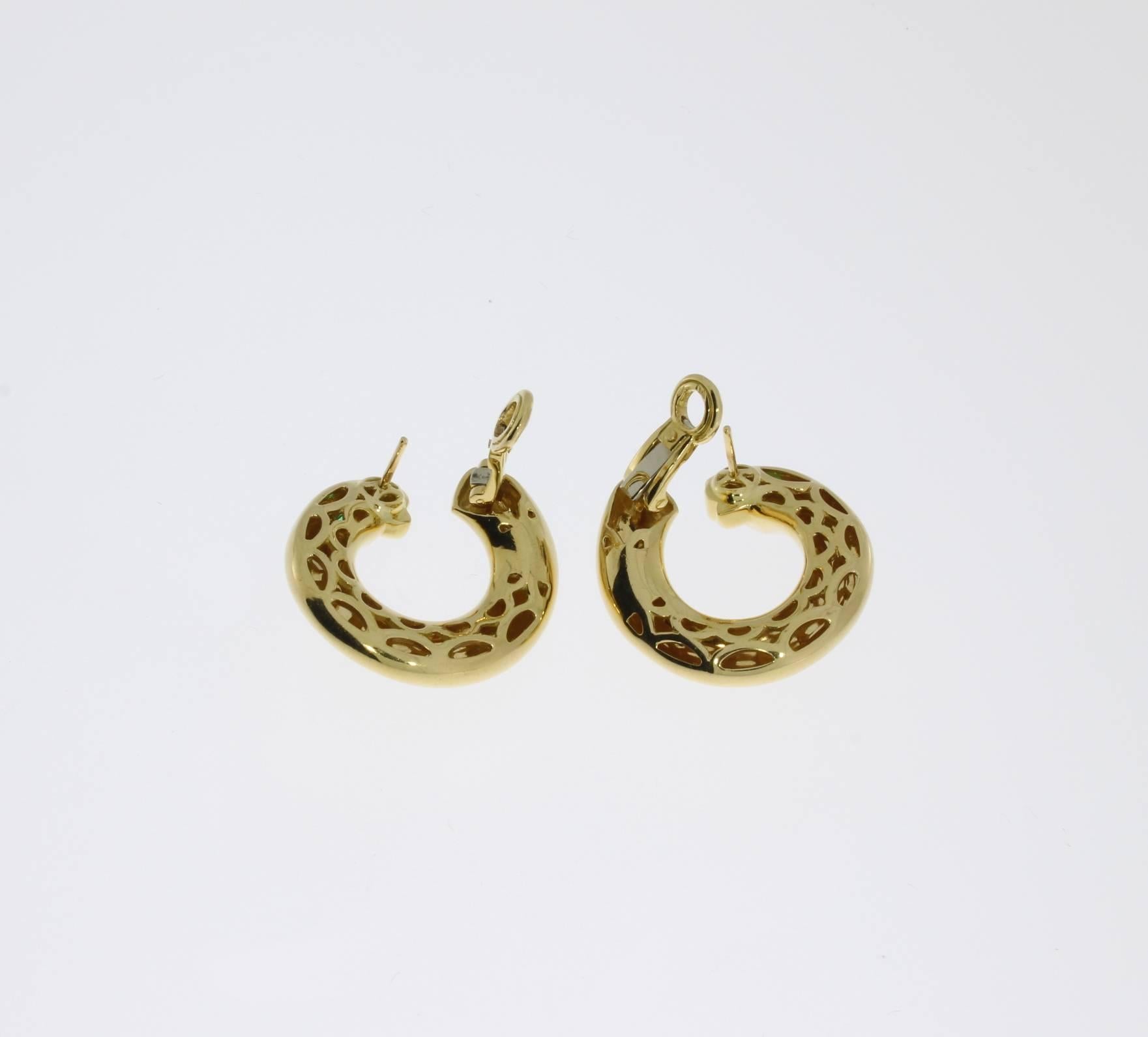 Cartier Gold Panthere Hoop Earrings In Excellent Condition In Berlin, DE