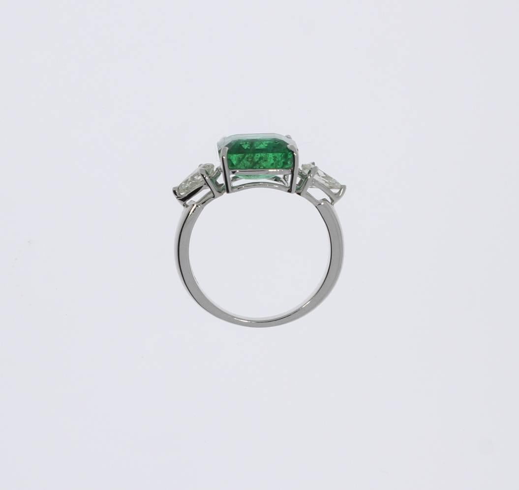Women's Modern Emerald Diamond White Gold Ring