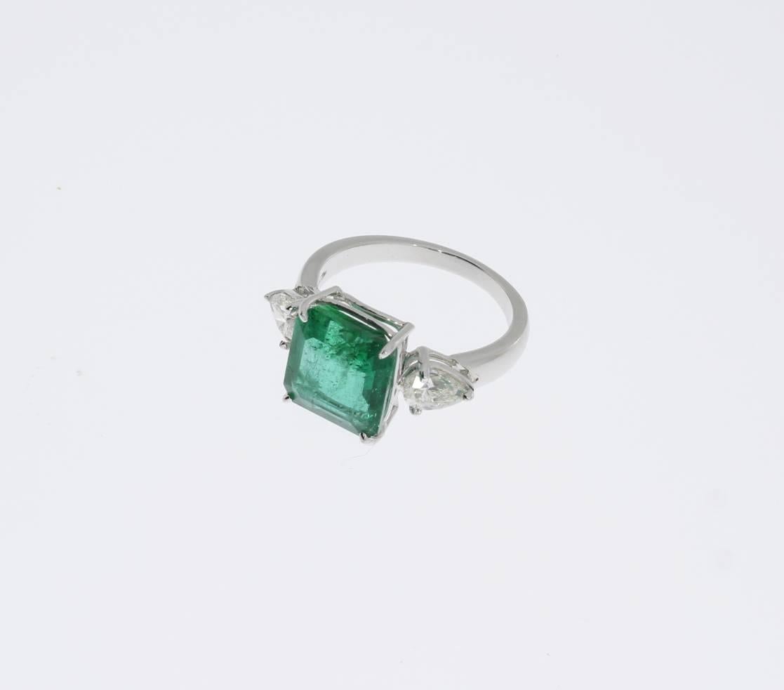 Modern Emerald Diamond White Gold Ring 1