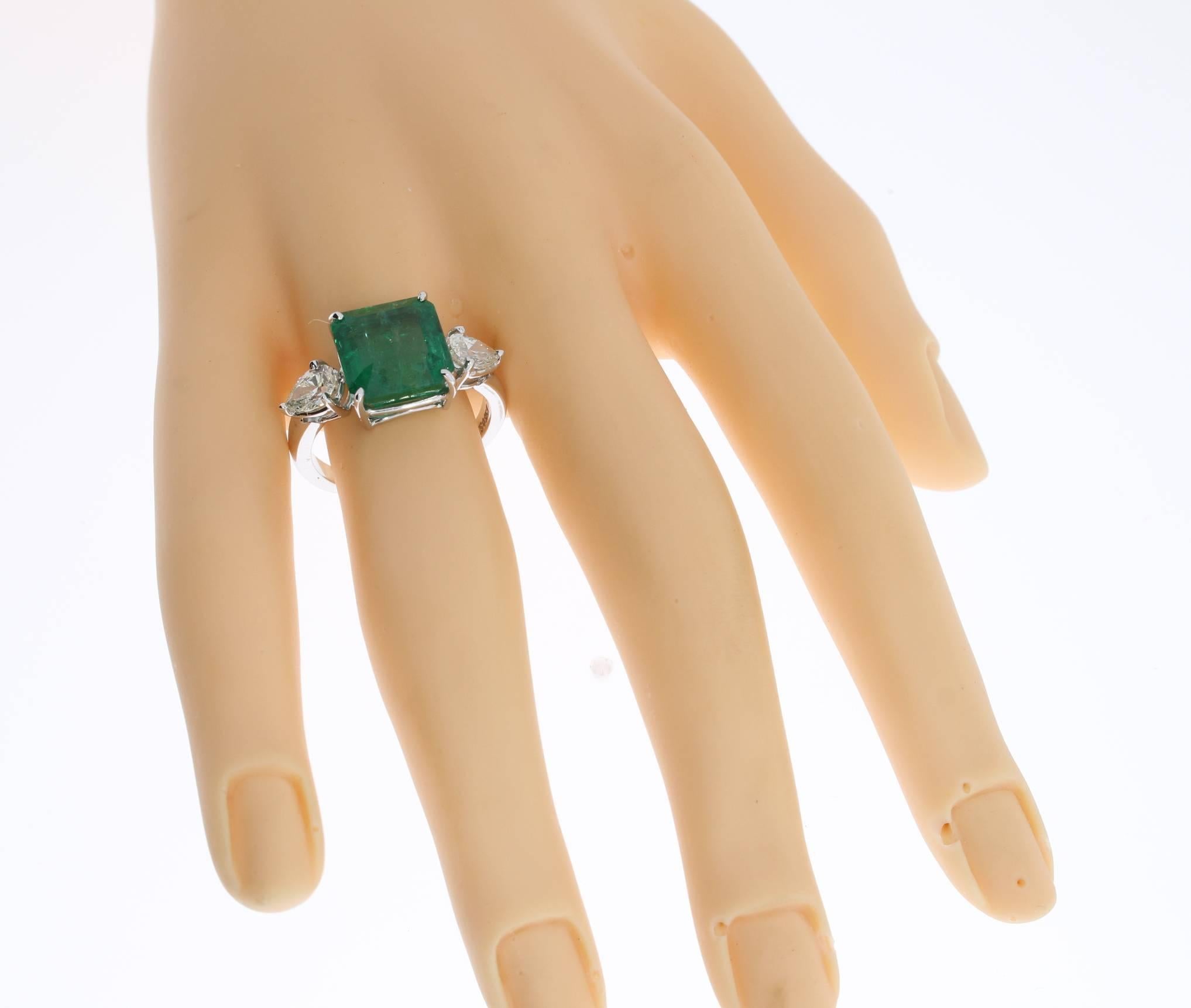 Modern Emerald Diamond White Gold Ring 2