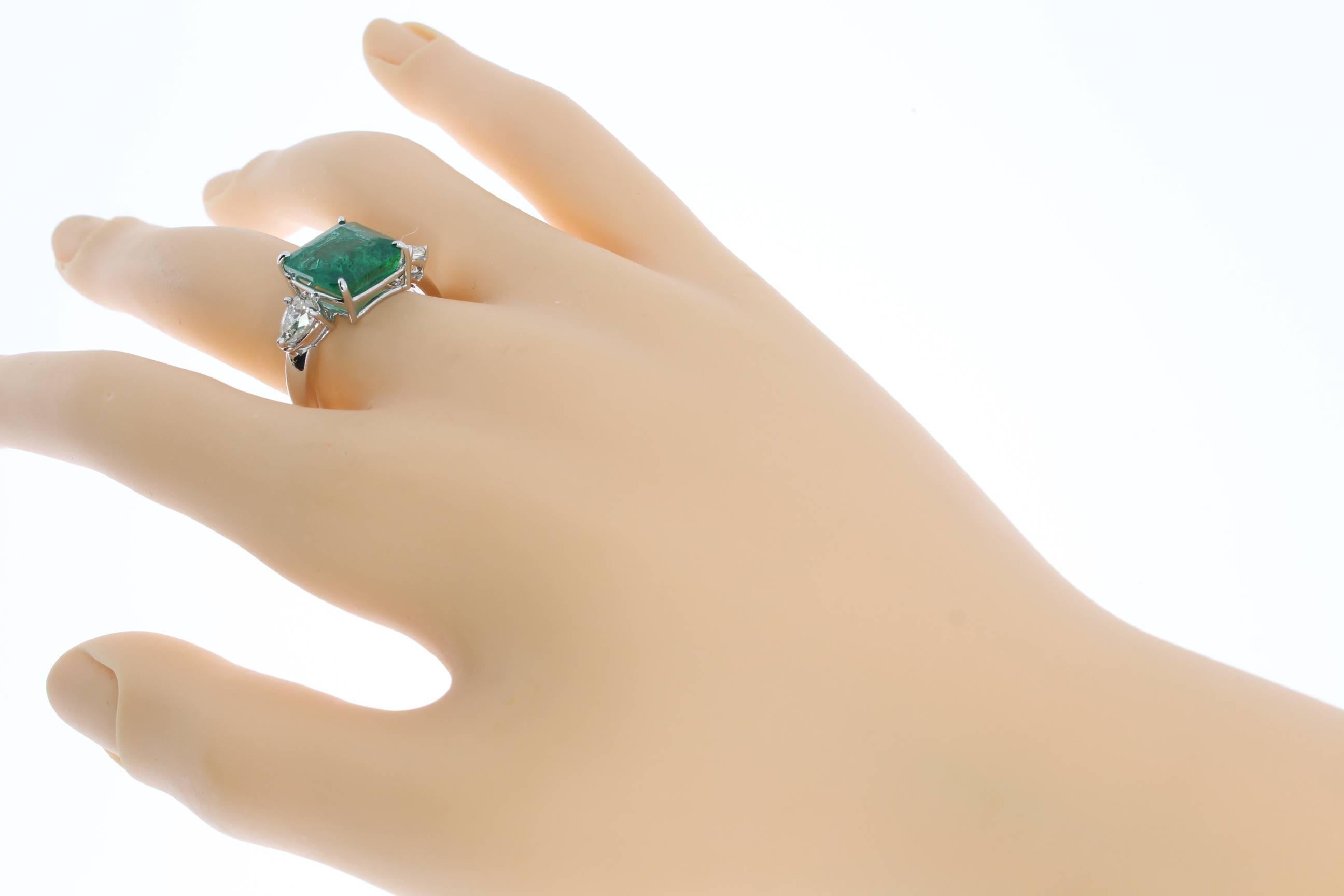 Modern Emerald Diamond White Gold Ring 4