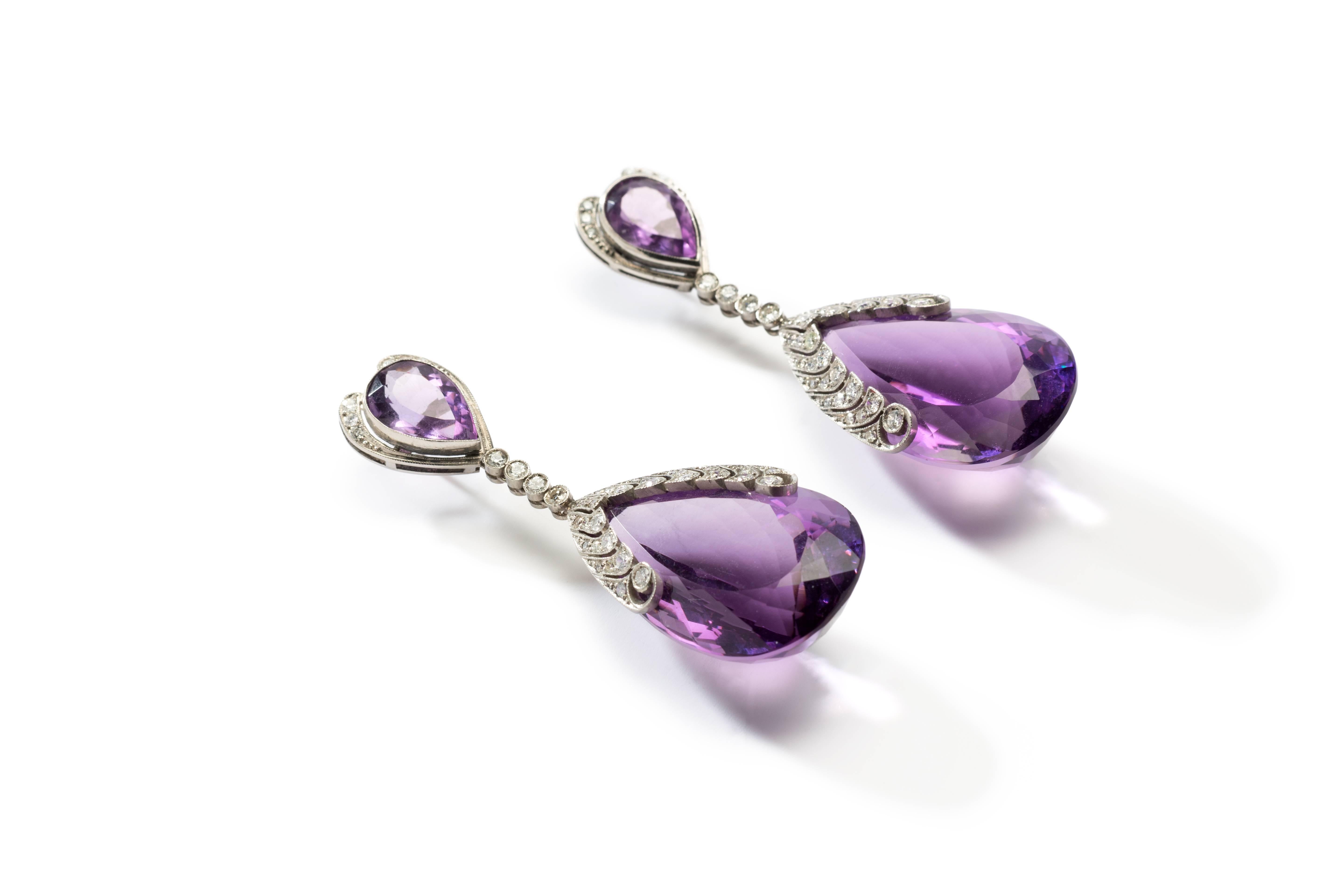 Argentina, 1920's-1930's. Set with 2 pear-shaped amethysts and 2 amethyst drops with an overall weight of ca. 90 carats. Adorned by 82 brilliant-cut diamonds totaling ca. 1,70 ct. Mounted in platinum. Total weight: 26,5 g. 
Length: 2.36 in ( 6 cm )