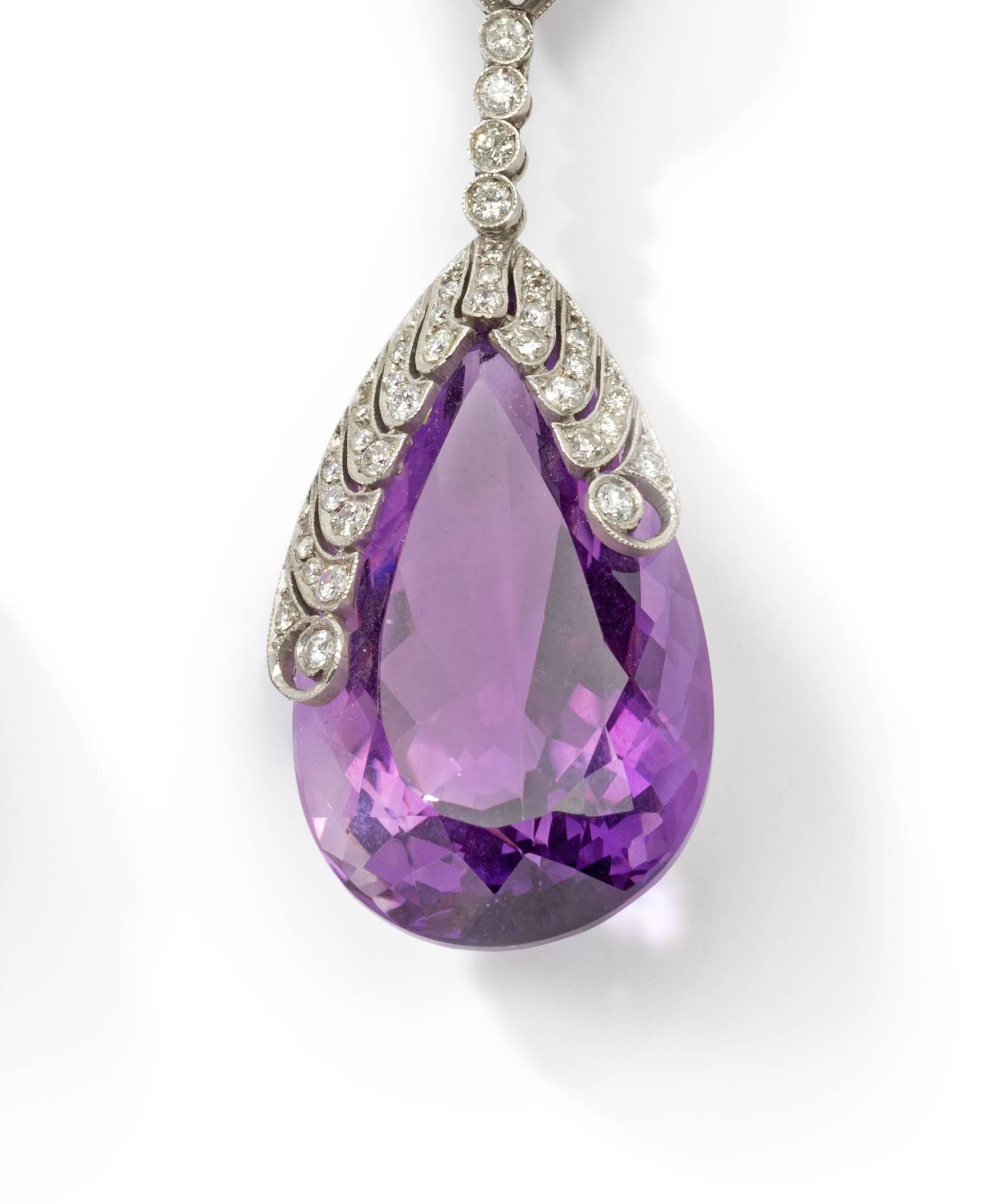 Platin-Ohrringe mit Amethyst-Diamant im Zustand „Hervorragend“ im Angebot in Berlin, DE