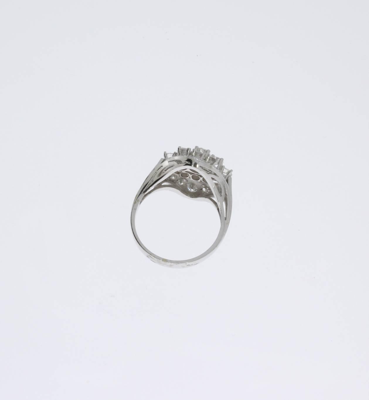 1,42 Karat Diamanten Gold Cluster-Ring Damen im Angebot