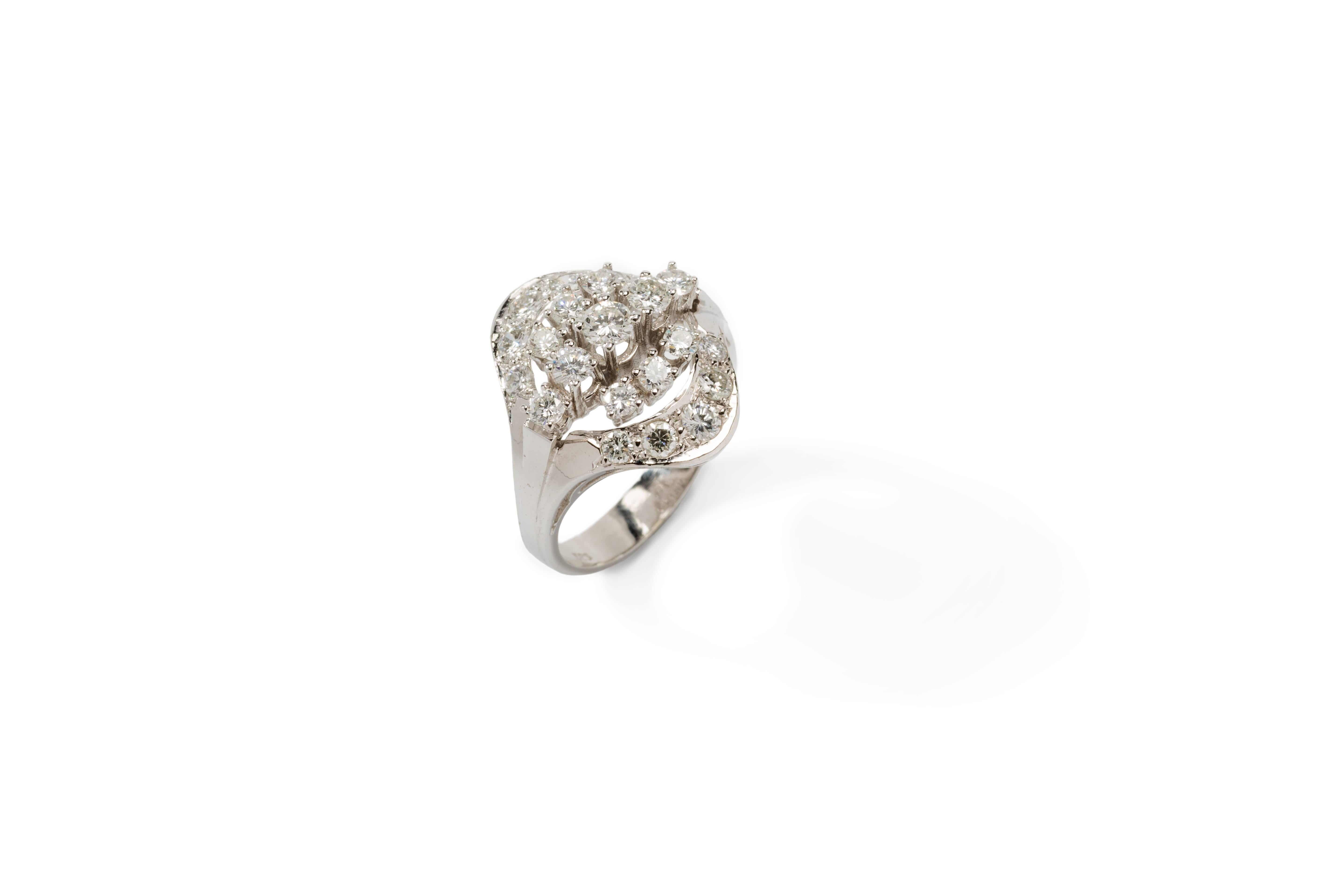 1,42 Karat Diamanten Gold Cluster-Ring im Angebot 1