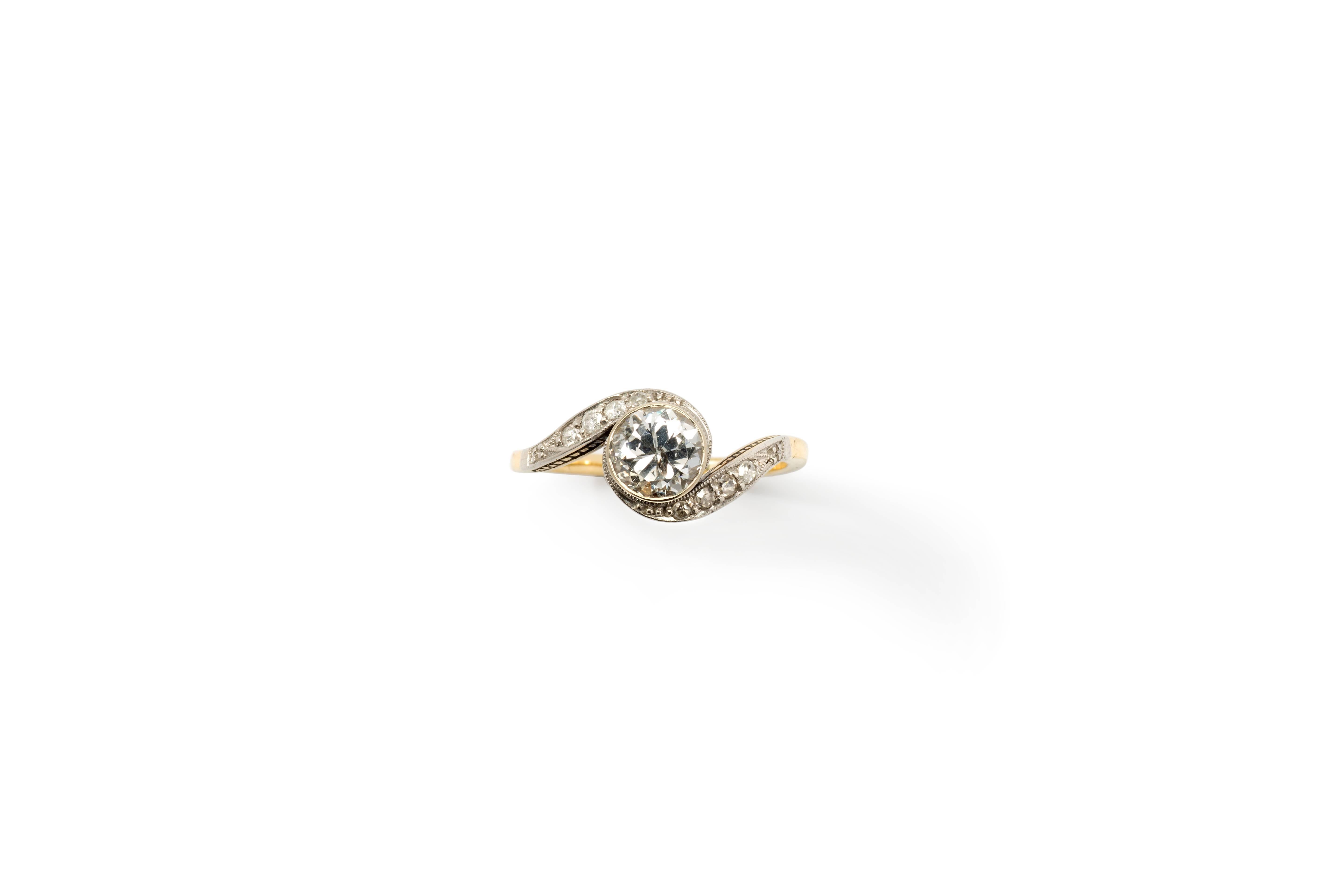 Germany, 1920's. Set with brilliant-cut solitaire diamond weighing circa 1,06 ct., clarity P1-2. On both sides accented by ever 4 diamonds with a total weight of ca. 0,17 ct. Millegrain setting. Mounted in 14 K white- and yellow gold. 
Hallmarked