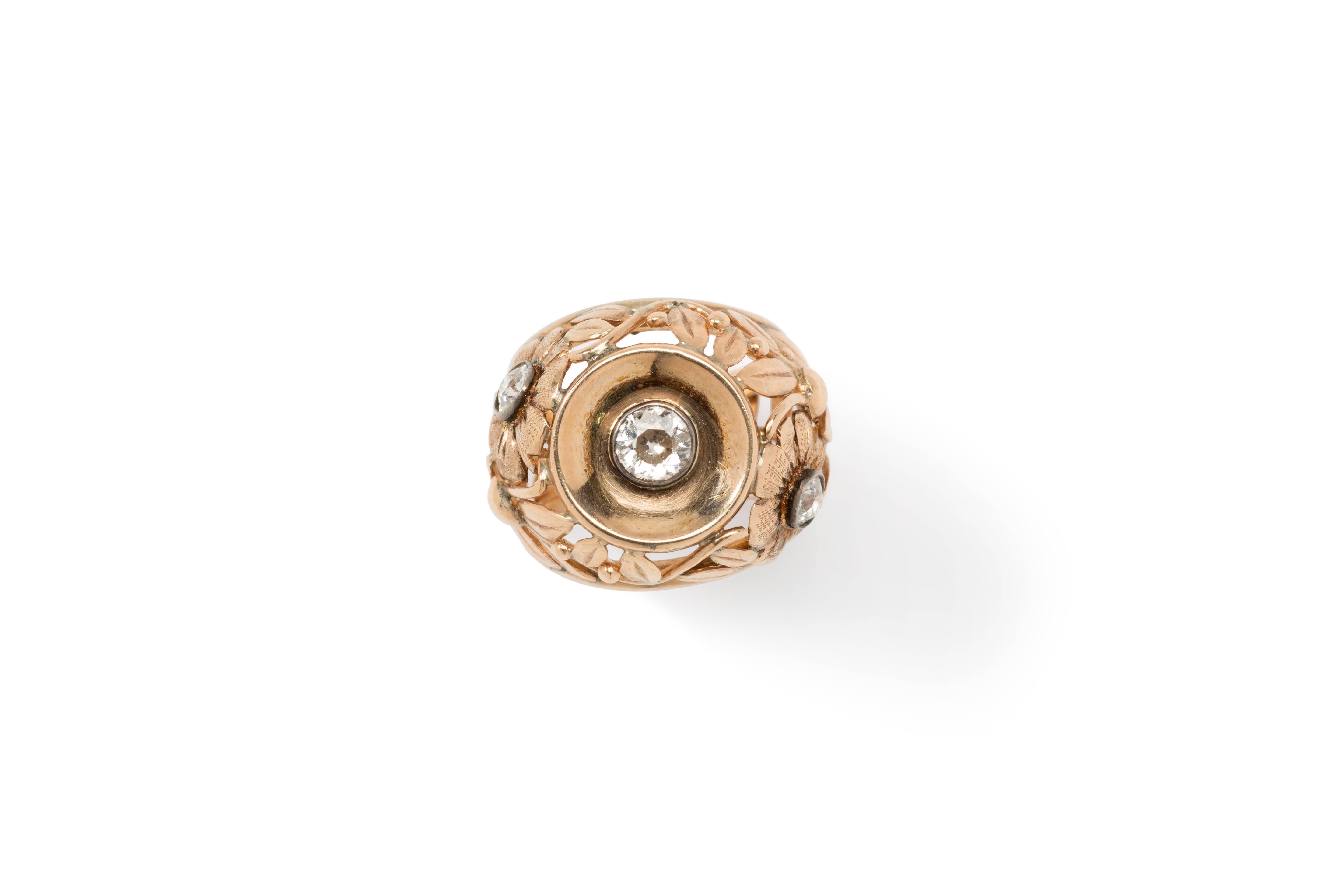 Open work floral motif in 18 K red gold. Accented by 3 old-mine-cut diamonds weighing approximately 0,83 ct. Hallmarked with AM and an additional illegible mark. Total weight: 7,3 g. Ring size: 50 ( US 5 1/4 )
