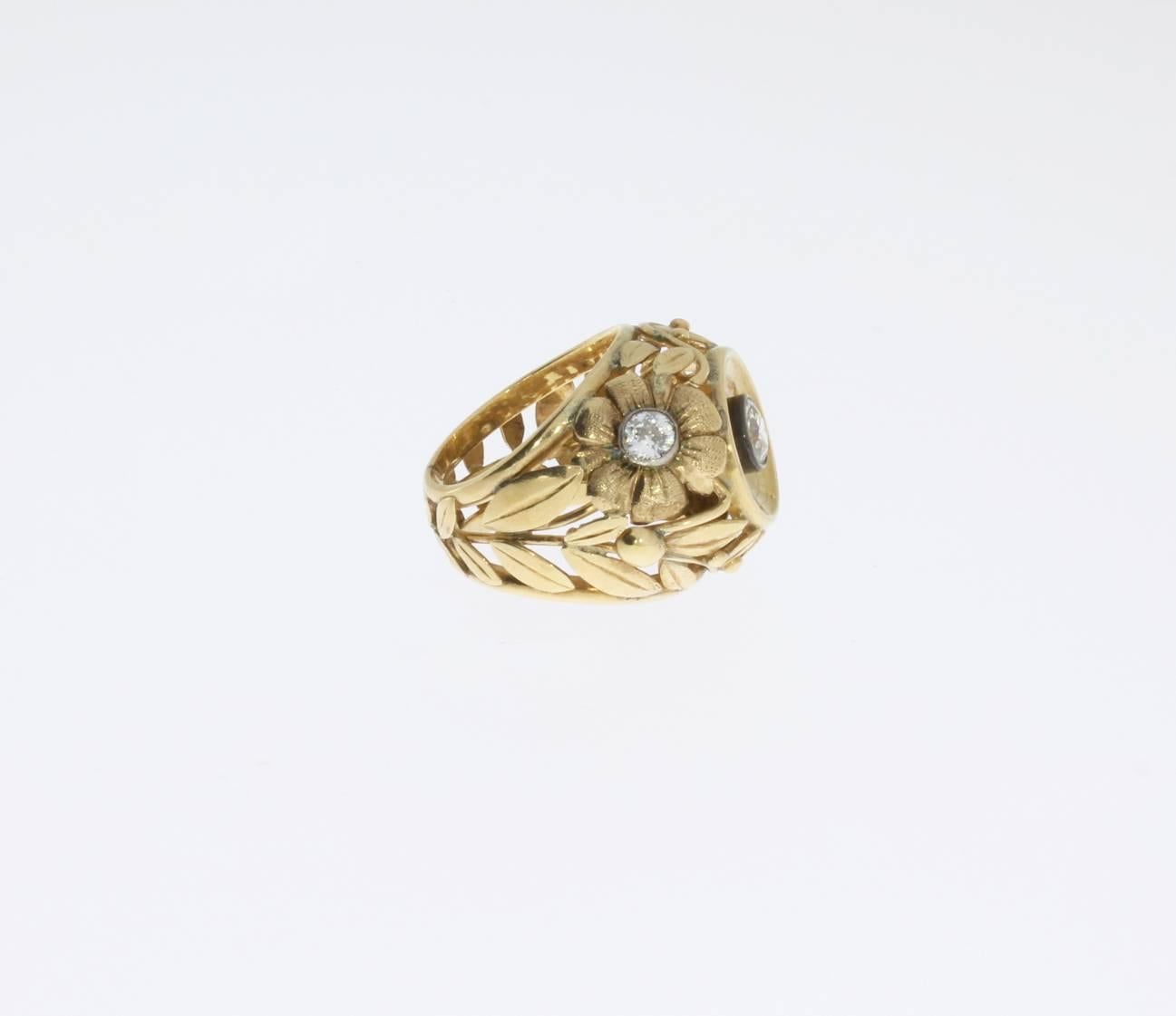1930s Gold Cocktail Ring with Three Diamonds In Good Condition For Sale In Berlin, DE