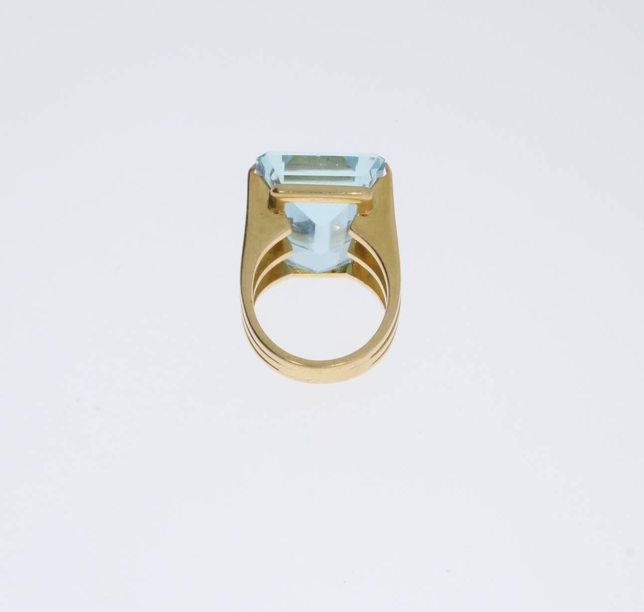 Large Aquamarine Yellow Gold Ring 1