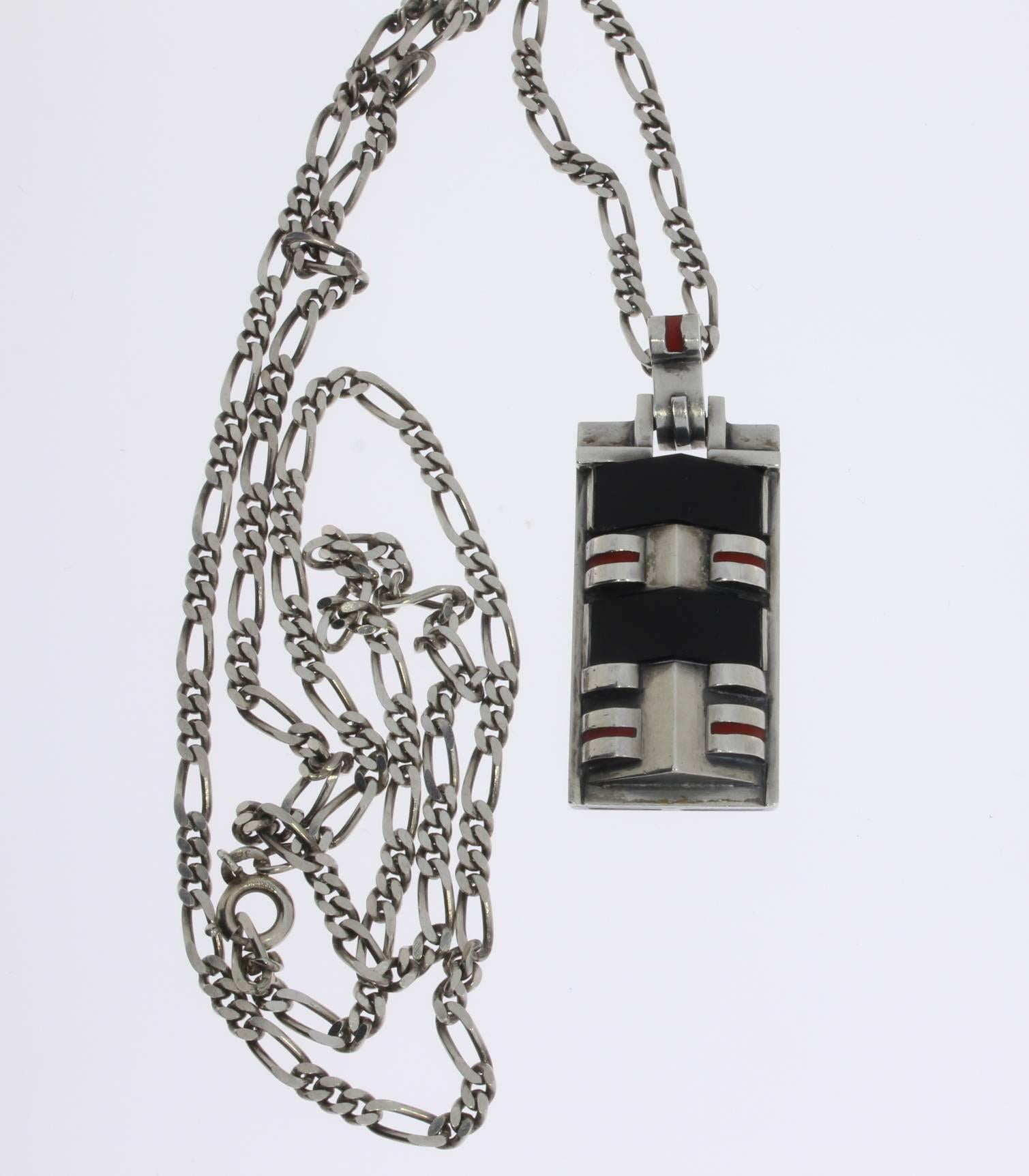 Art Deco Silver pendant with original sterling silver chain by Theodor Fahrner, Pforzheim circa 1927. Decorated with onyx and coral. Enamelled. Hallmarked: TF 935. Chain marked with STERLING. Total weight without chain: 14.98 g. Weight with chain: