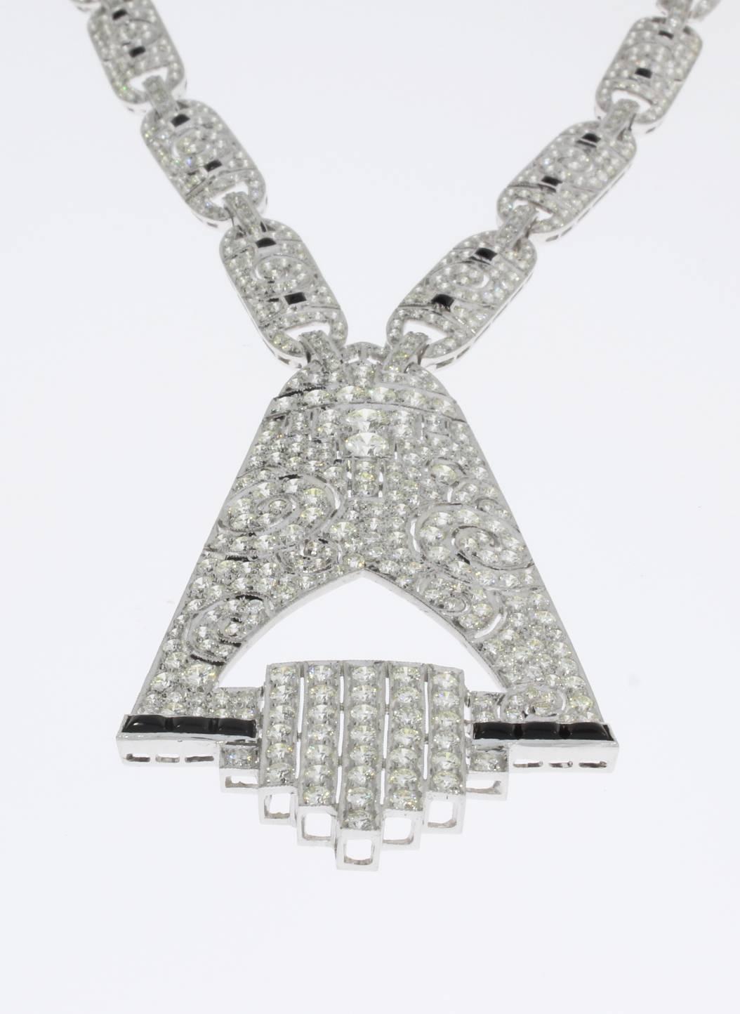 Circa 1970-1975. Composed as pavé-set diamond neckchain with shield-shaped pavé diamond pendant. Diamonds with a total weight of 18,06 carat. Clarity VS1, Color G. Accented by 51 onyx. Mounted in 18 K white gold. Millegrain setting. Total weight: