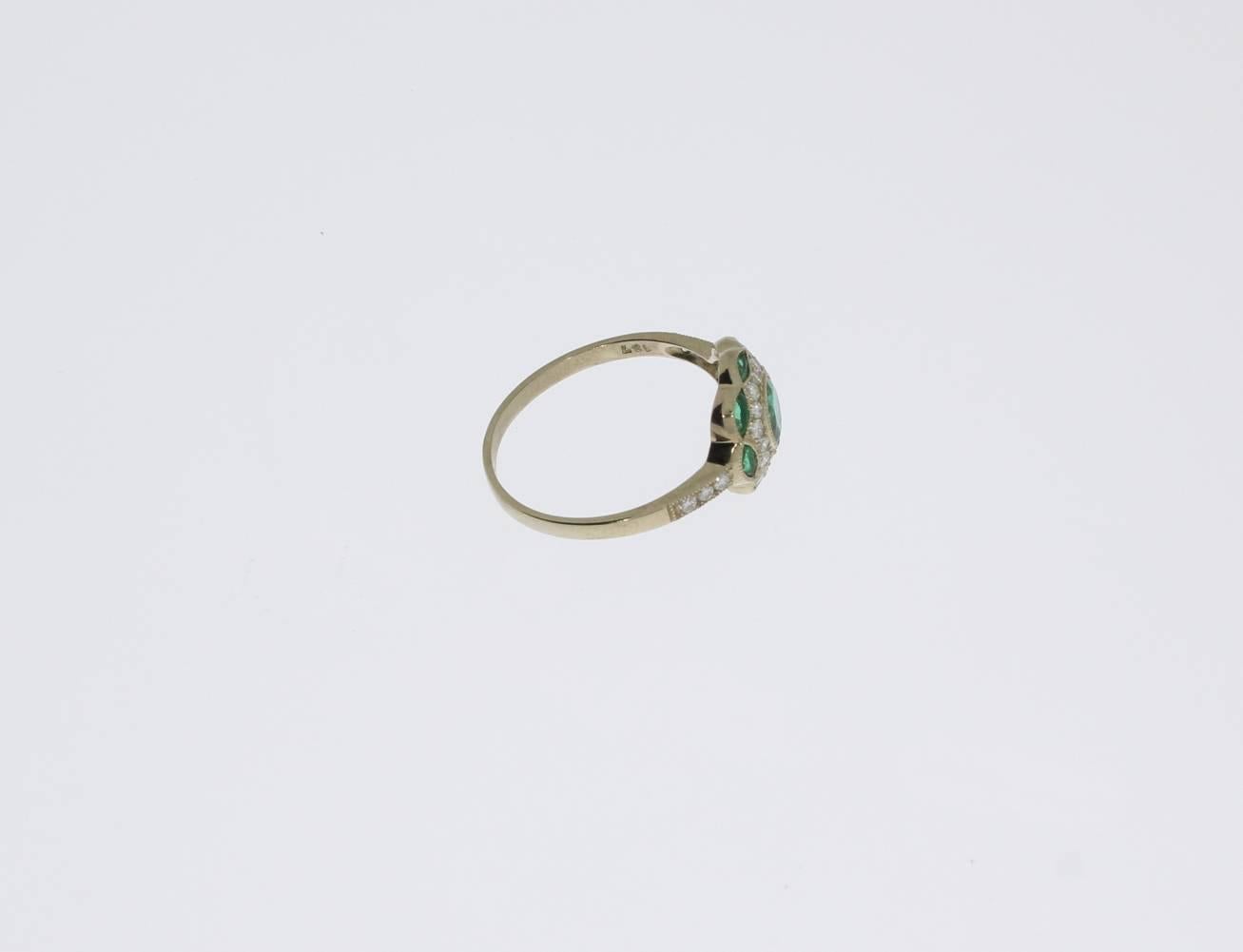 Emerald and Diamond Floral Gold Ring In Excellent Condition In Berlin, DE