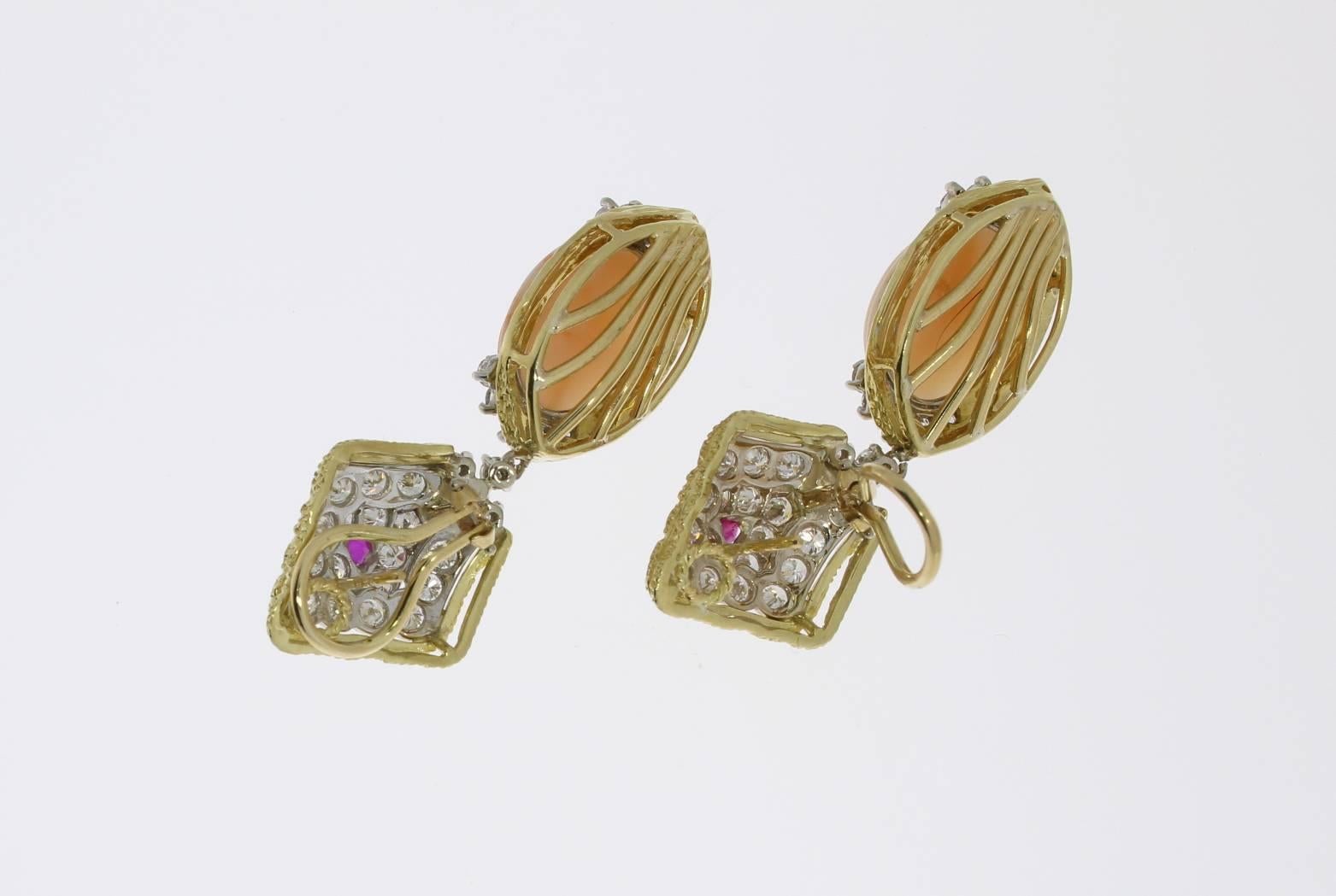 Coral, Diamond and Ruby Gold Earrings In Excellent Condition For Sale In Berlin, DE