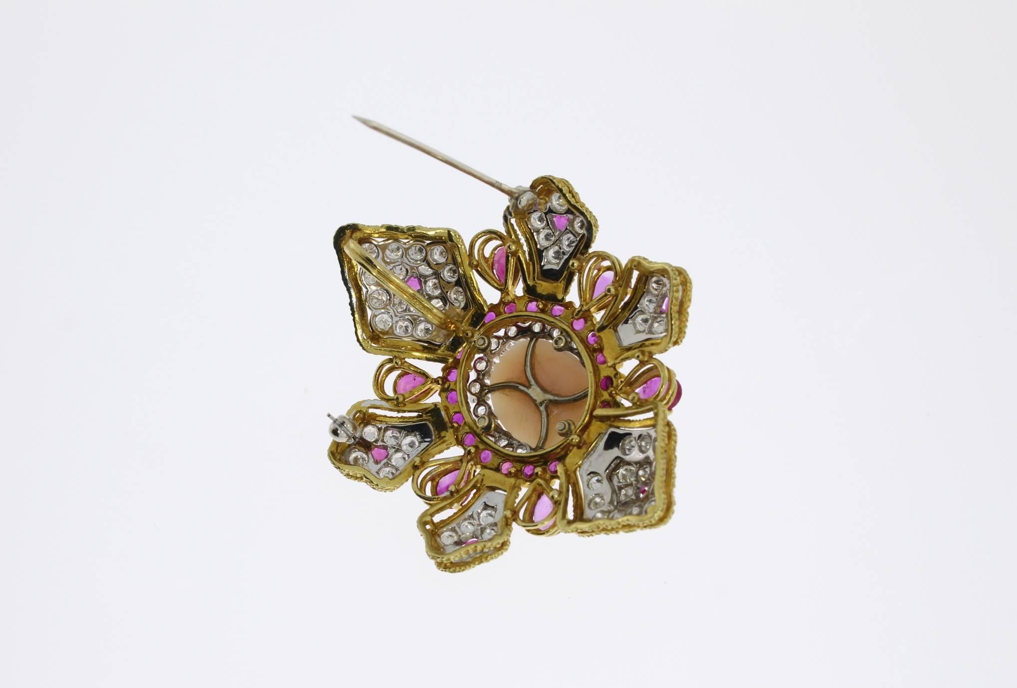 Coral Diamond and Ruby Gold Brooch/Pendant In Excellent Condition For Sale In Berlin, DE