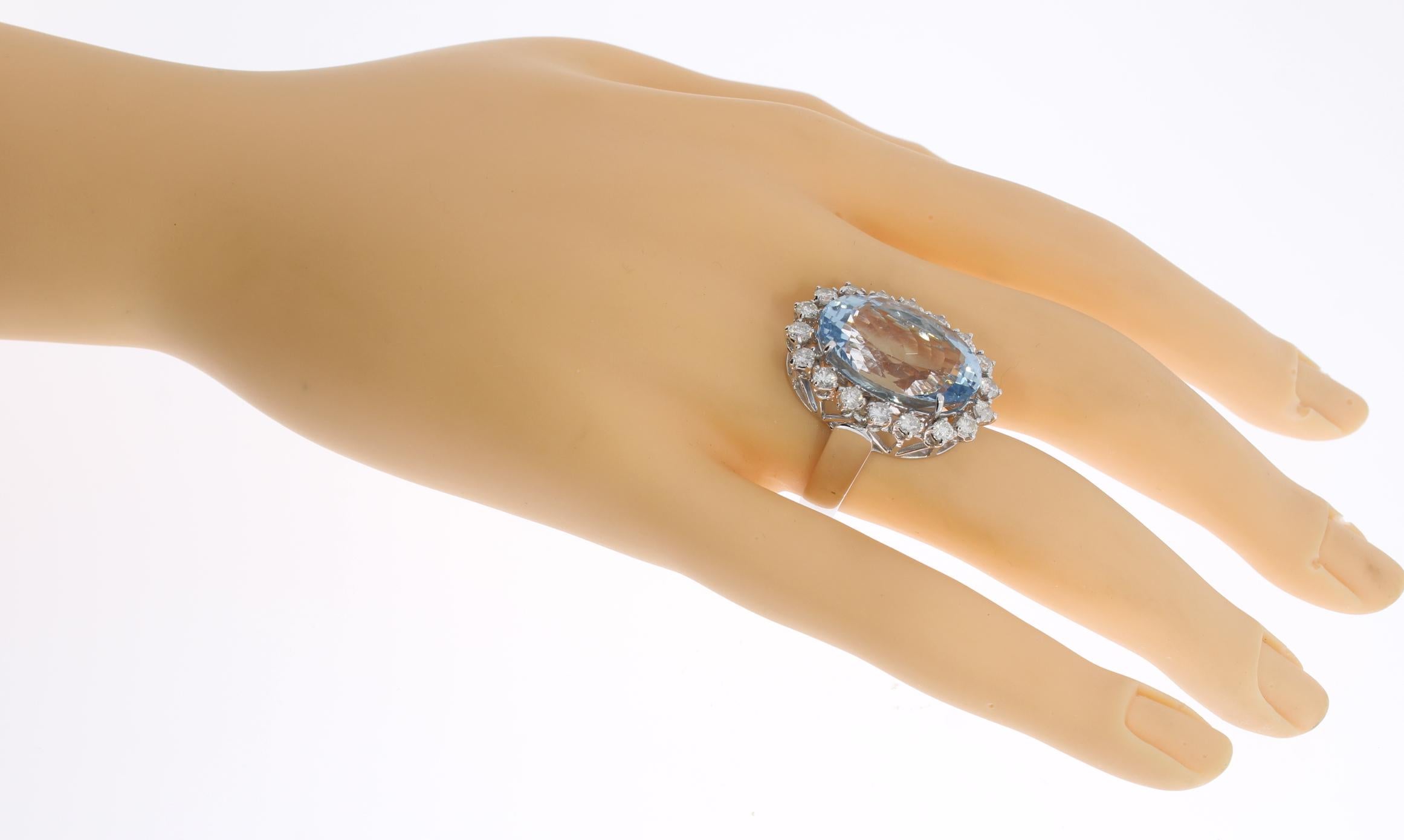 Aquamarine Diamond Gold Cocktail Ring In Excellent Condition For Sale In Berlin, DE