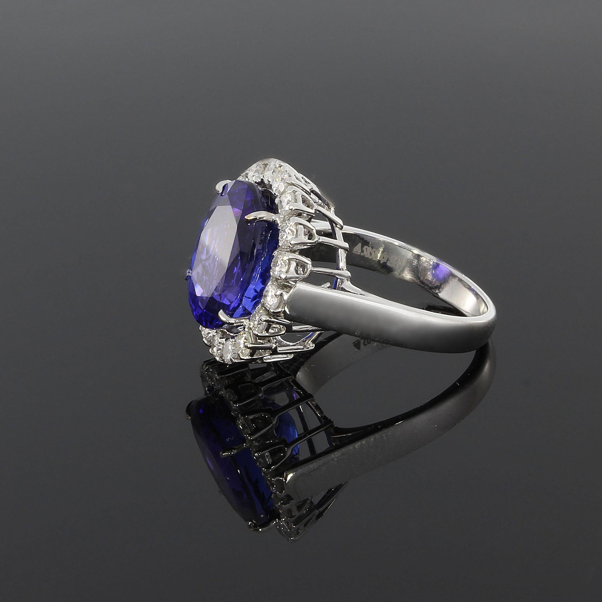 Tanzanite Diamond 14 Karat White Gold Ring In Excellent Condition For Sale In Berlin, DE