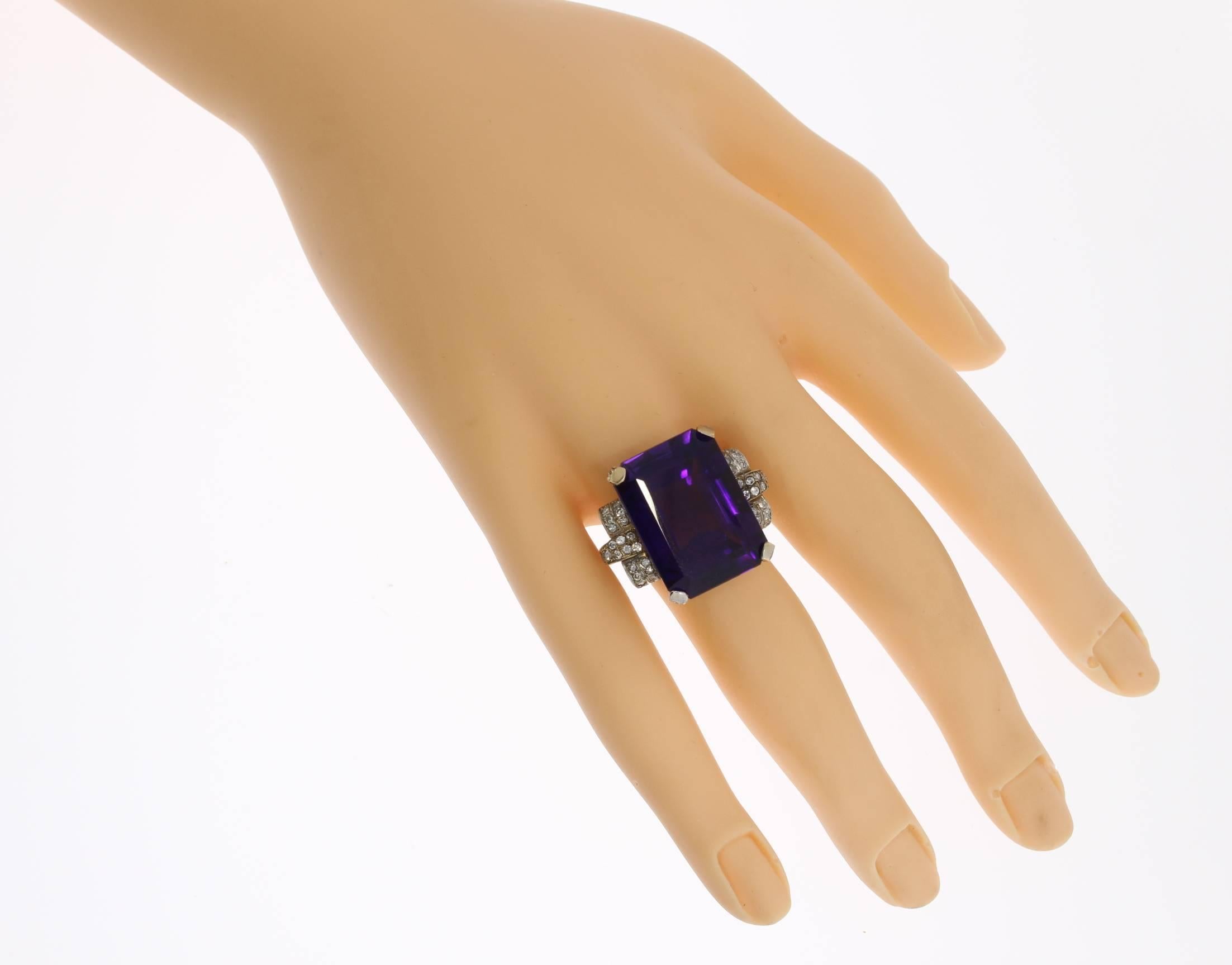 Art Deco Large Amethyst Diamond Gold Ring In Excellent Condition In Berlin, DE